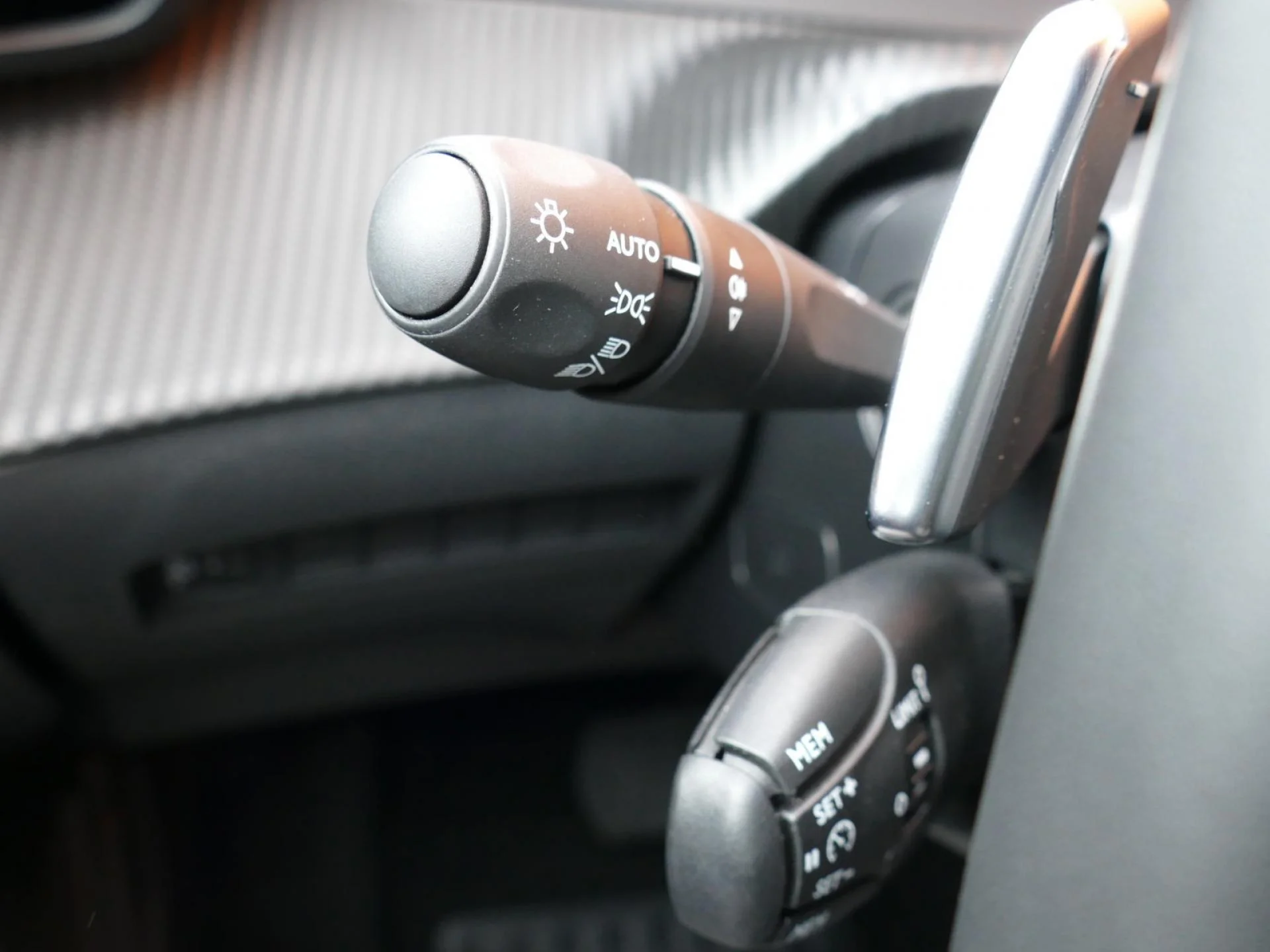 PEUGEOT 2008 - Miniature 25 sur 32 - Cliquer pour voir cette photo