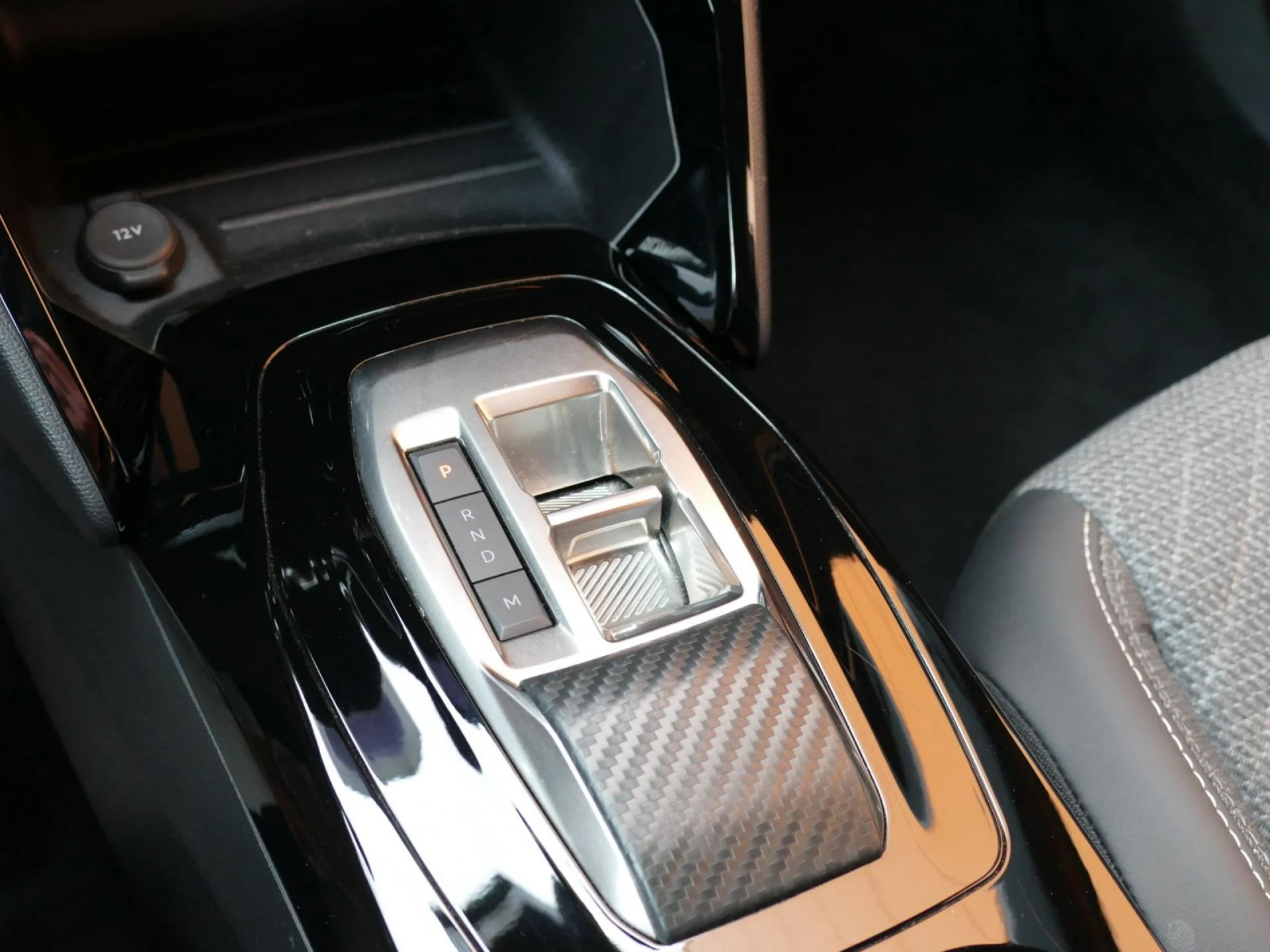PEUGEOT 2008 - Miniature 18 sur 32 - Cliquer pour voir cette photo