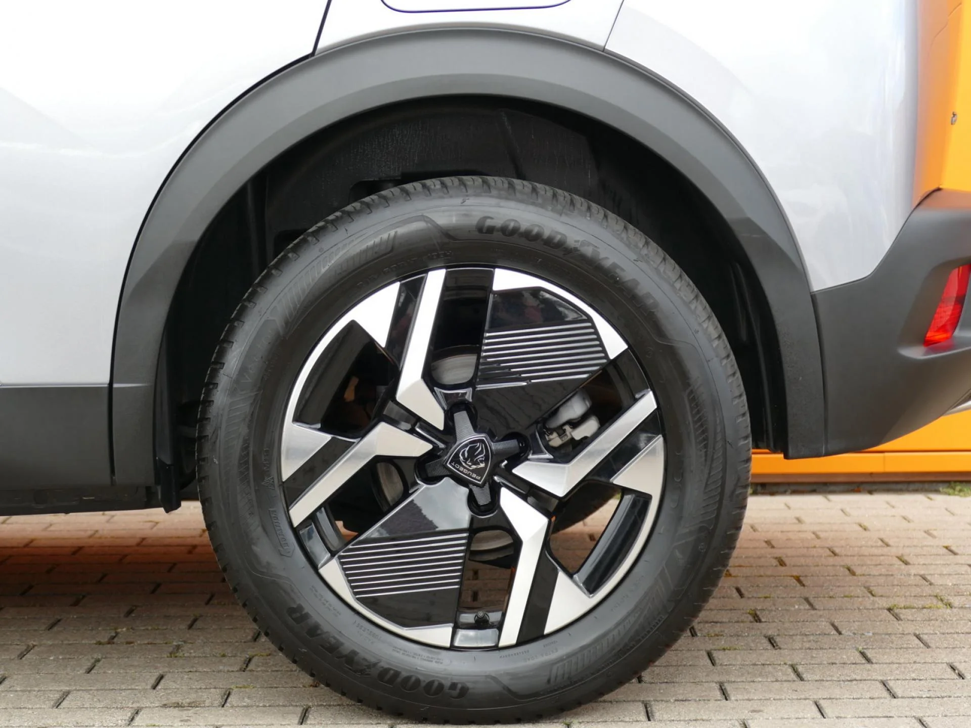 PEUGEOT 2008 - Miniature 31 sur 32 - Cliquer pour voir cette photo