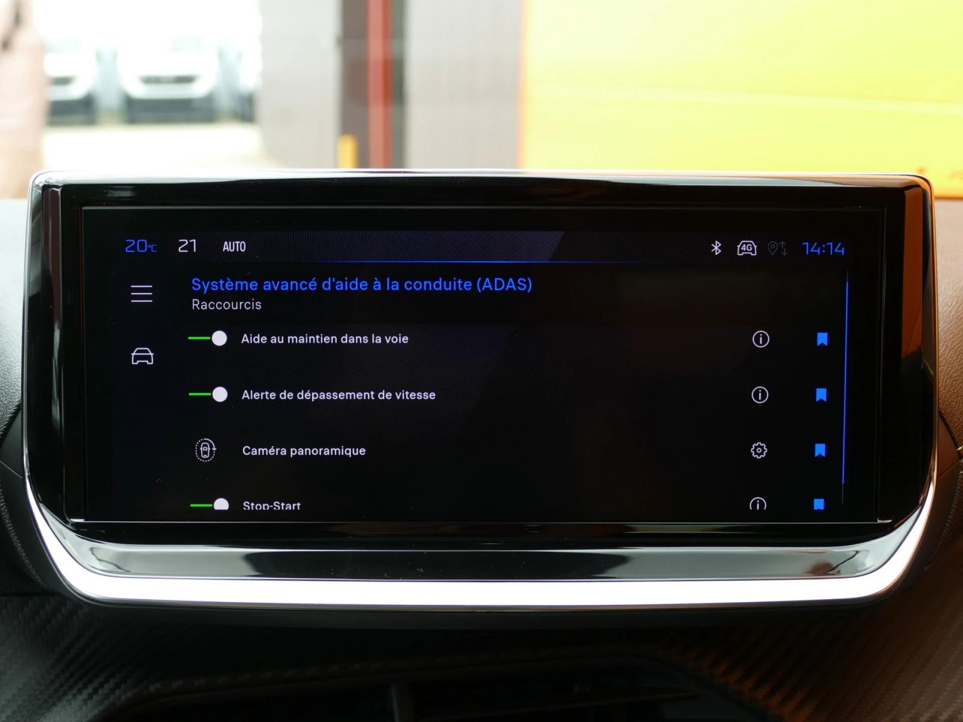 PEUGEOT 2008 - Miniature 12 sur 31 - Cliquer pour voir cette photo