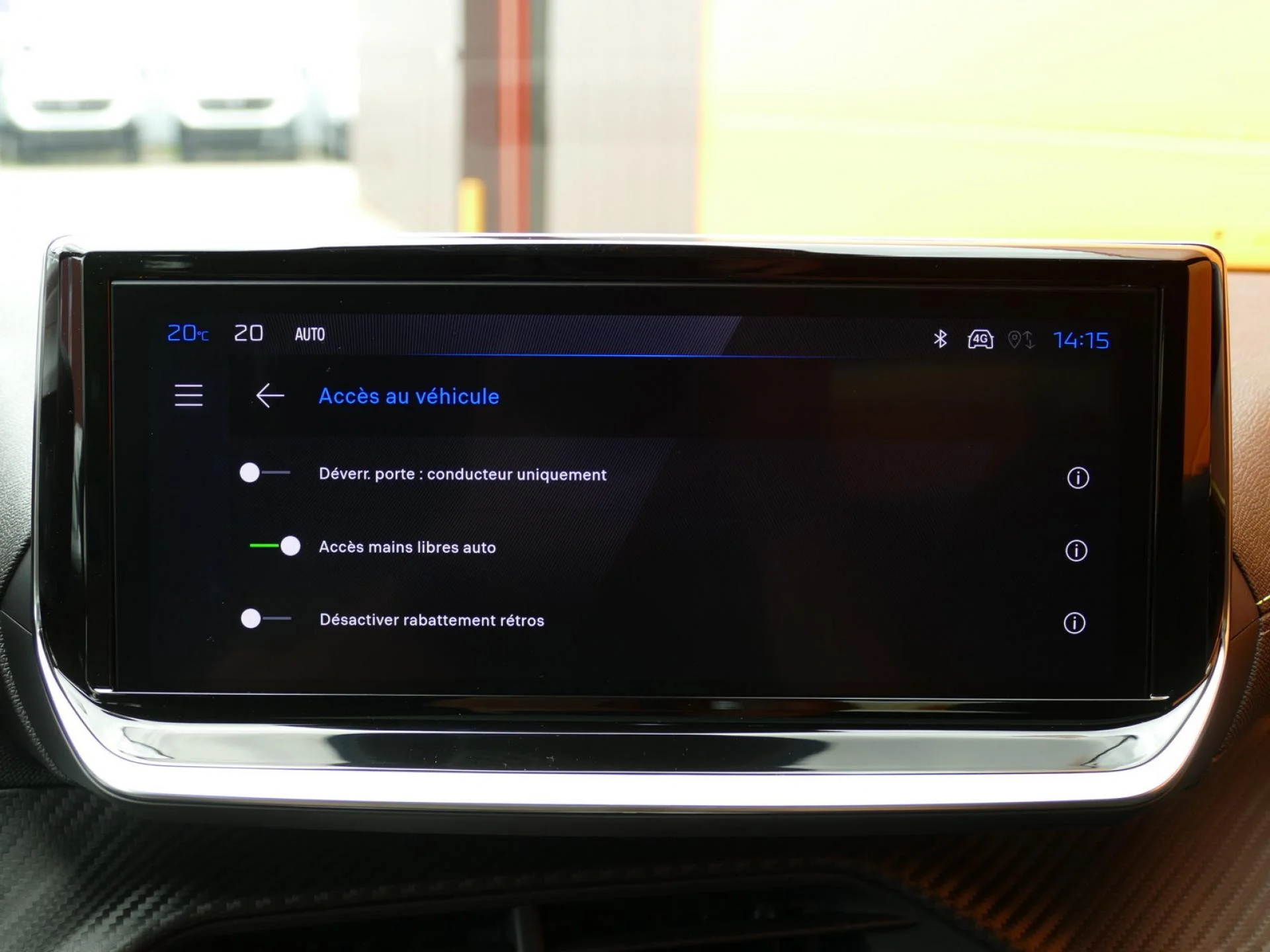 PEUGEOT 2008 - Miniature 14 sur 31 - Cliquer pour voir cette photo