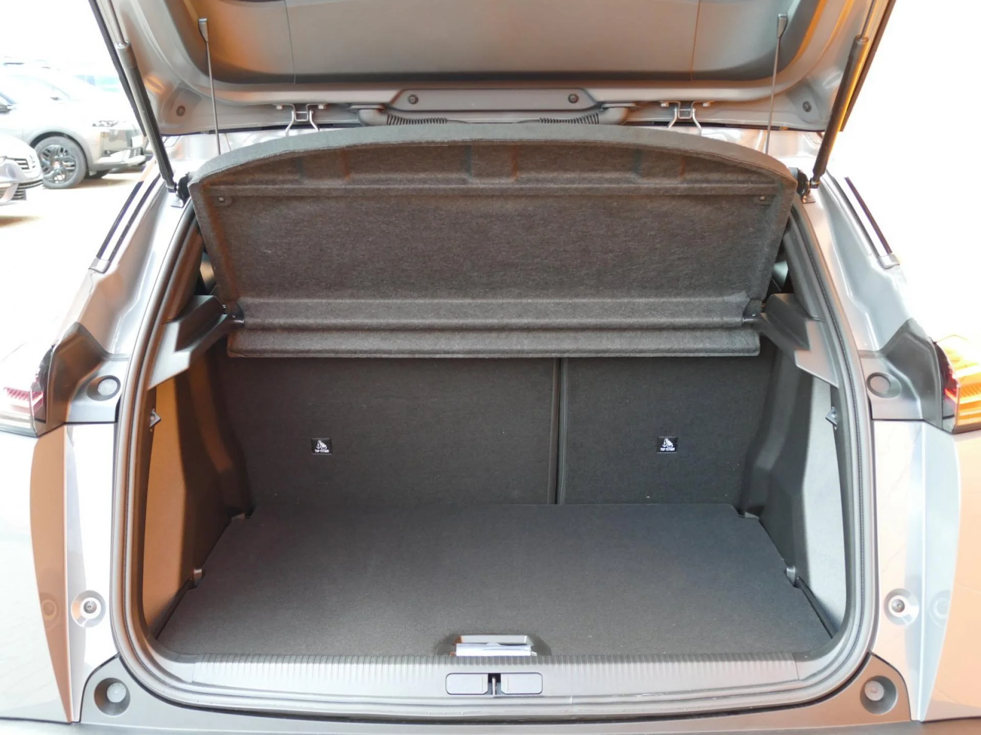 PEUGEOT 2008 - Miniature 8 sur 33 - Cliquer pour voir cette photo