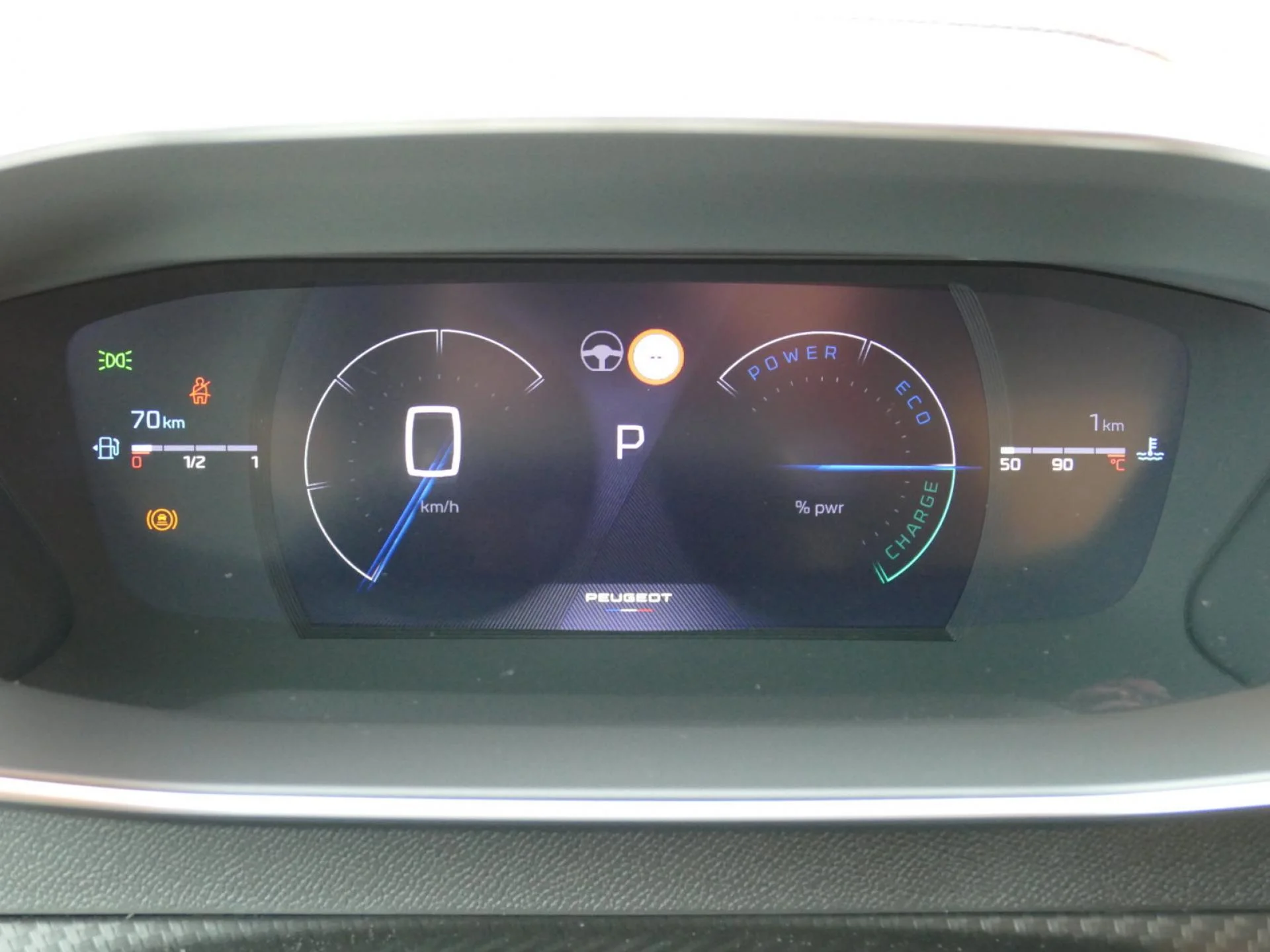 PEUGEOT 2008 - Miniature 17 sur 33 - Cliquer pour voir cette photo