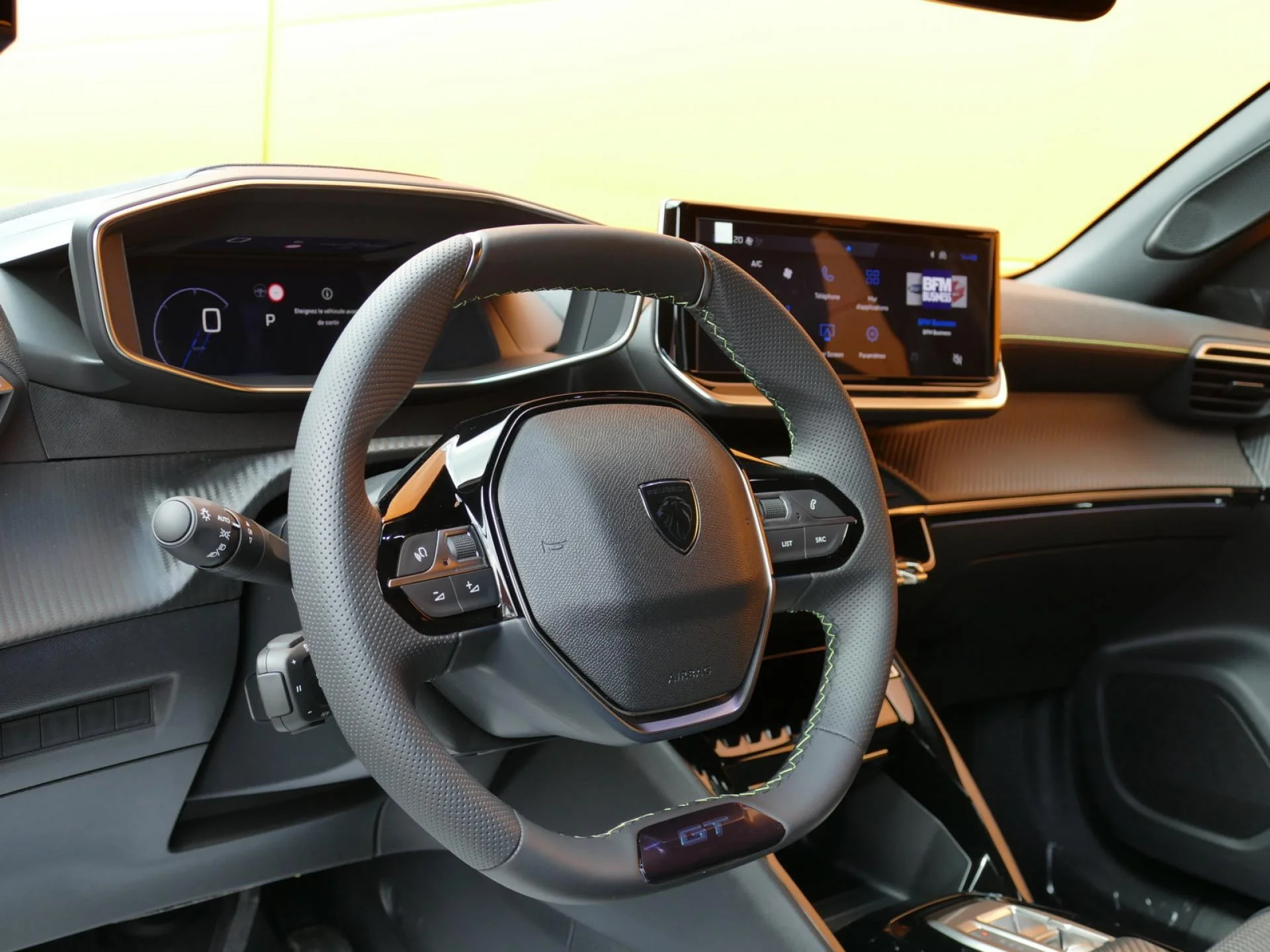PEUGEOT 2008 - Miniature 16 sur 33 - Cliquer pour voir cette photo