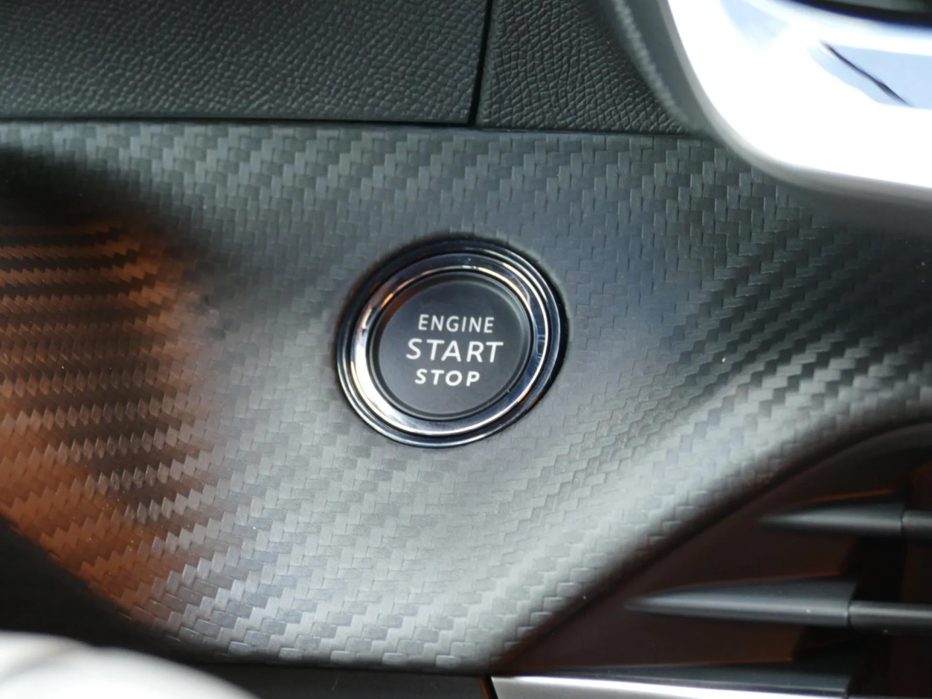 PEUGEOT 2008 - Miniature 22 sur 33 - Cliquer pour voir cette photo