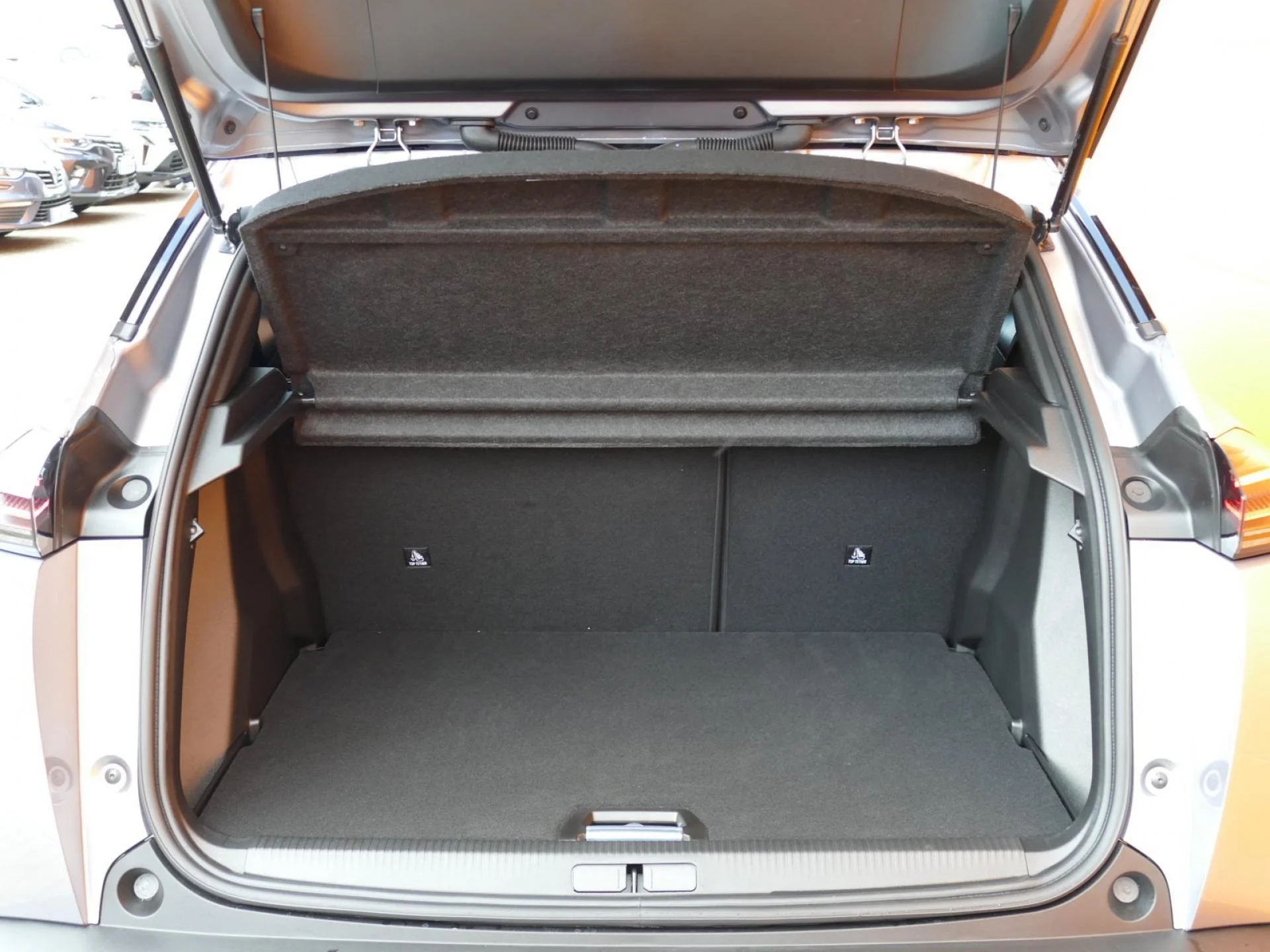 PEUGEOT 2008 - Miniature 8 sur 34 - Cliquer pour voir cette photo