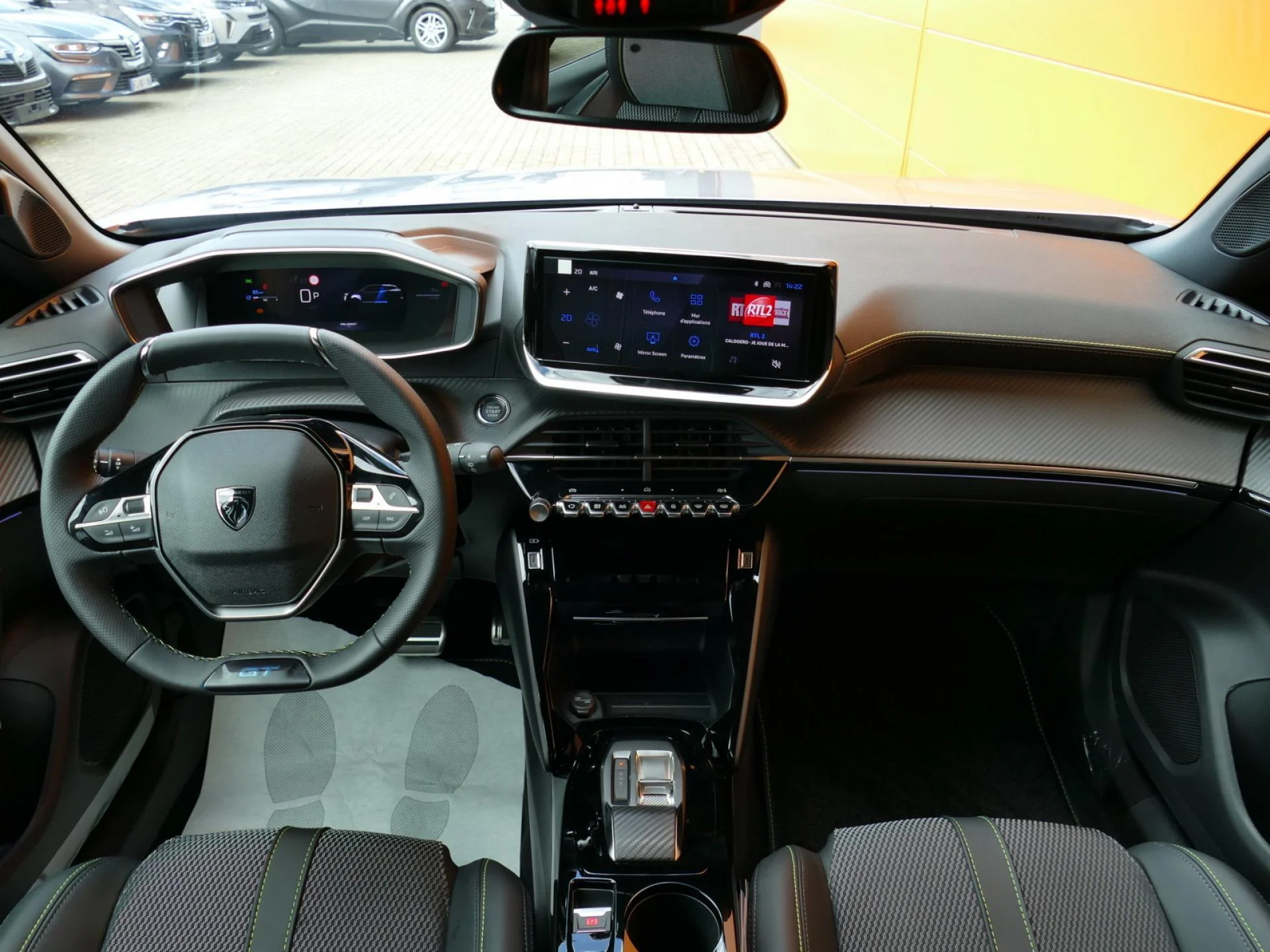 PEUGEOT 2008 - Miniature 5 sur 34 - Cliquer pour voir cette photo