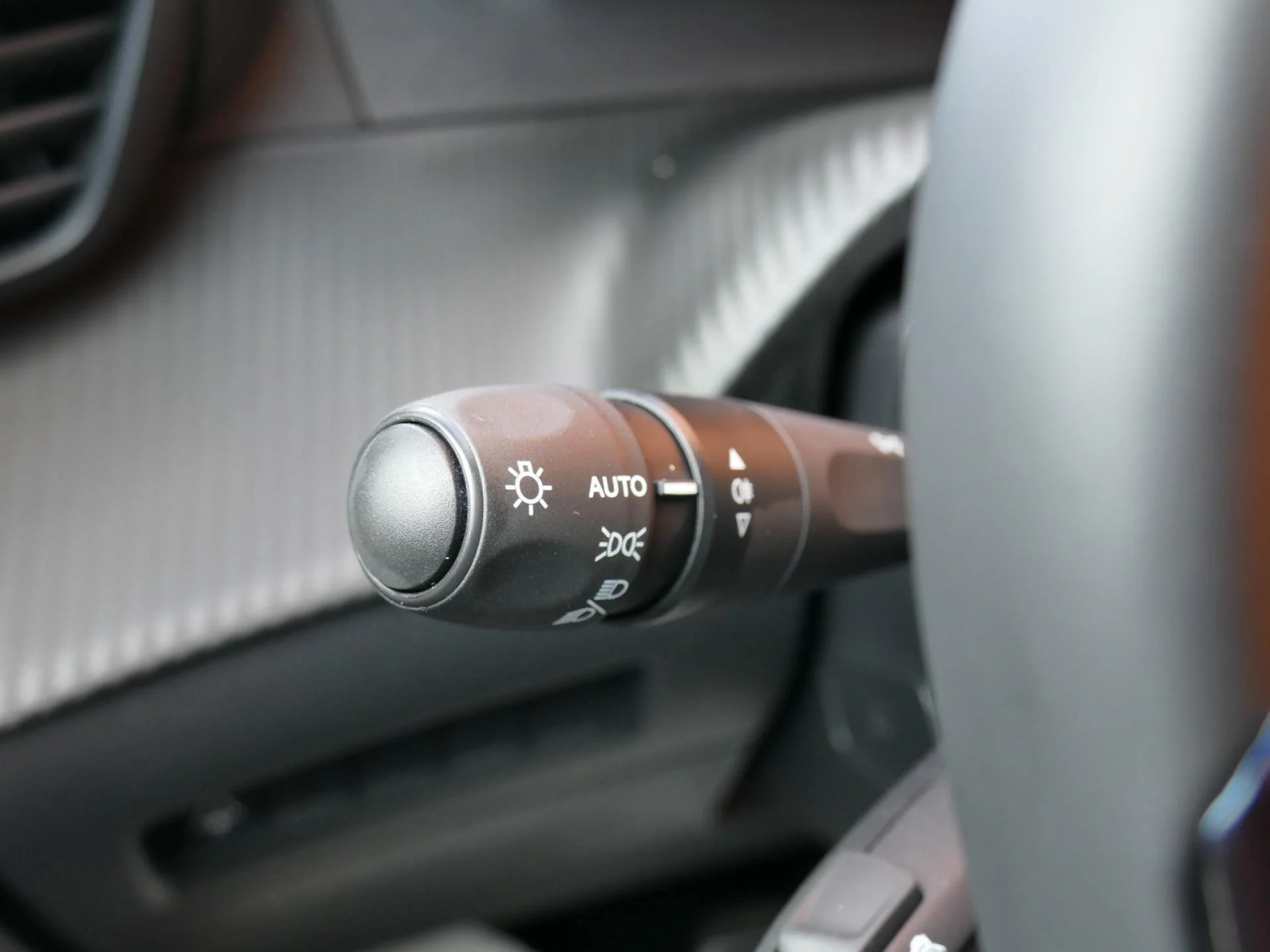 PEUGEOT 2008 - Miniature 26 sur 34 - Cliquer pour voir cette photo