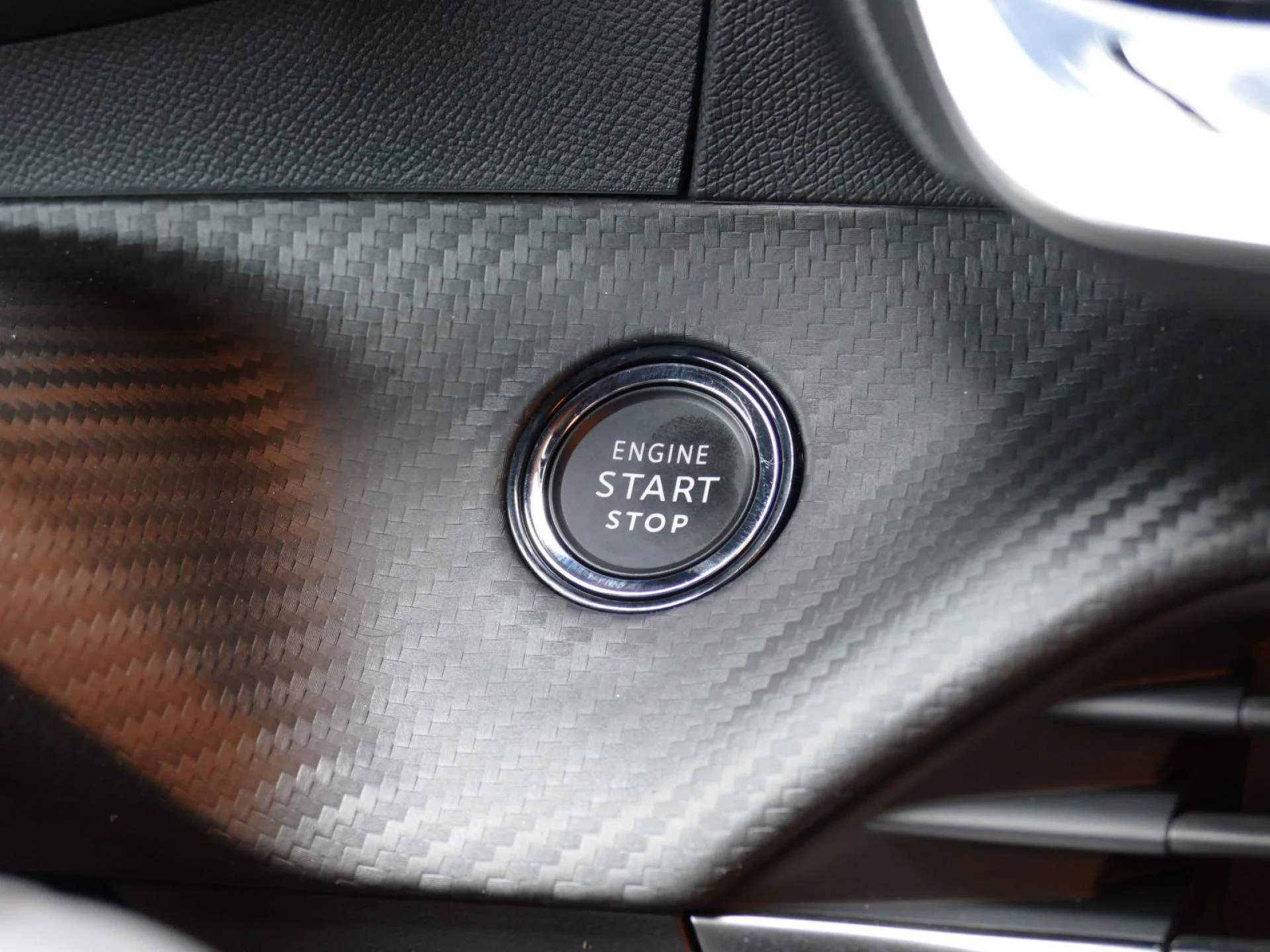 PEUGEOT 2008 - Miniature 21 sur 34 - Cliquer pour voir cette photo