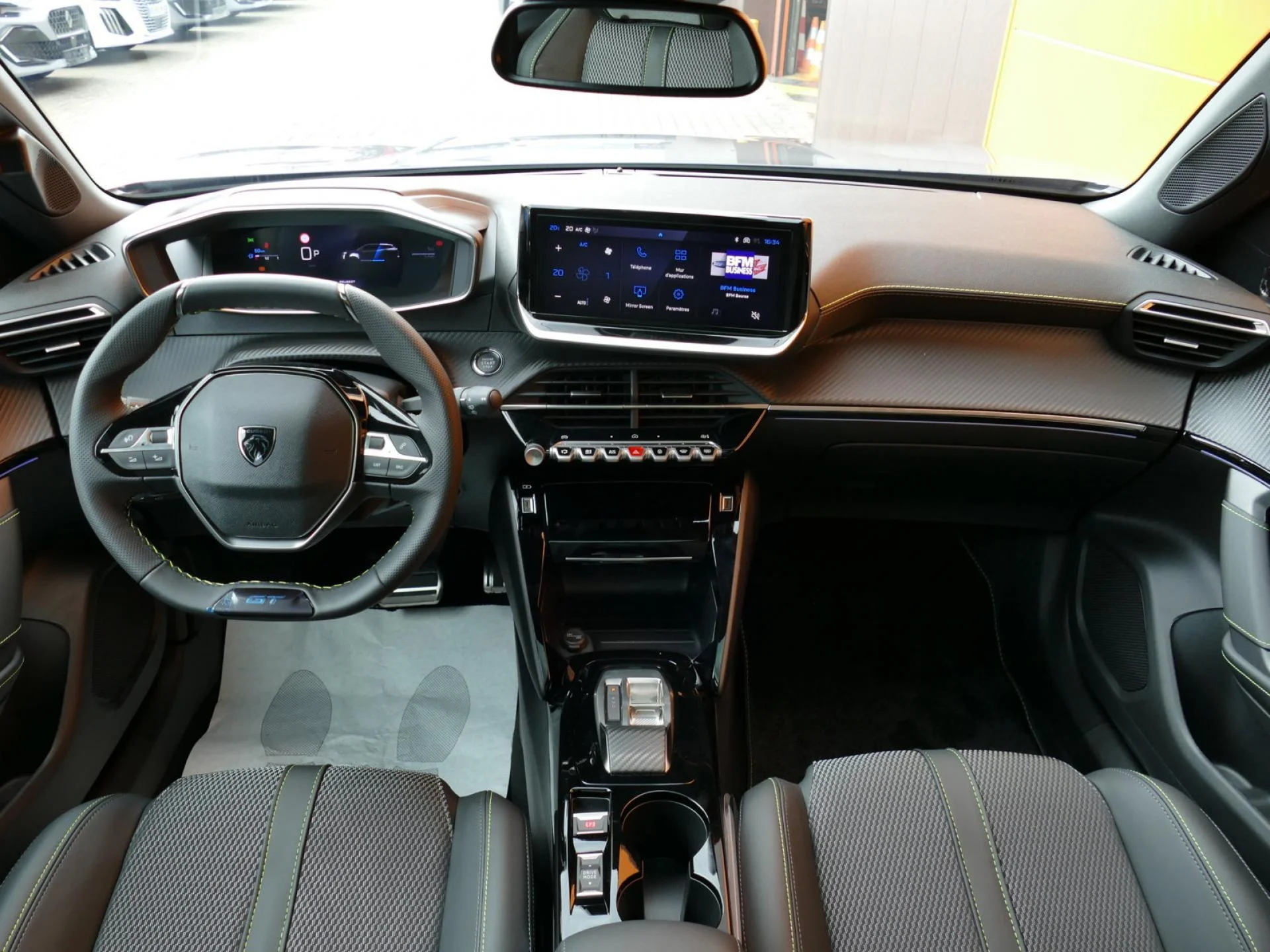 PEUGEOT 2008 - Miniature 5 sur 32 - Cliquer pour voir cette photo
