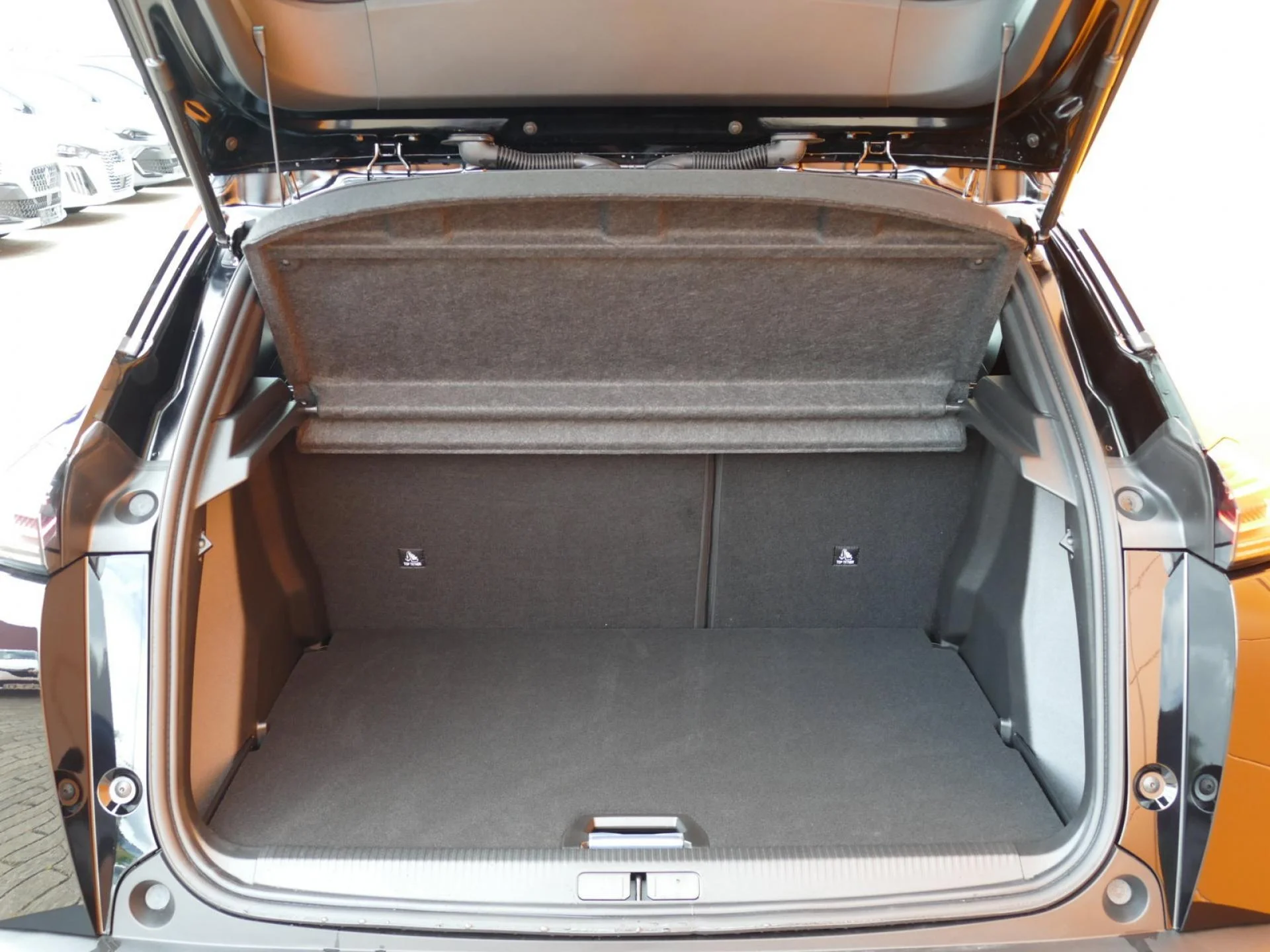 PEUGEOT 2008 - Miniature 8 sur 33 - Cliquer pour voir cette photo