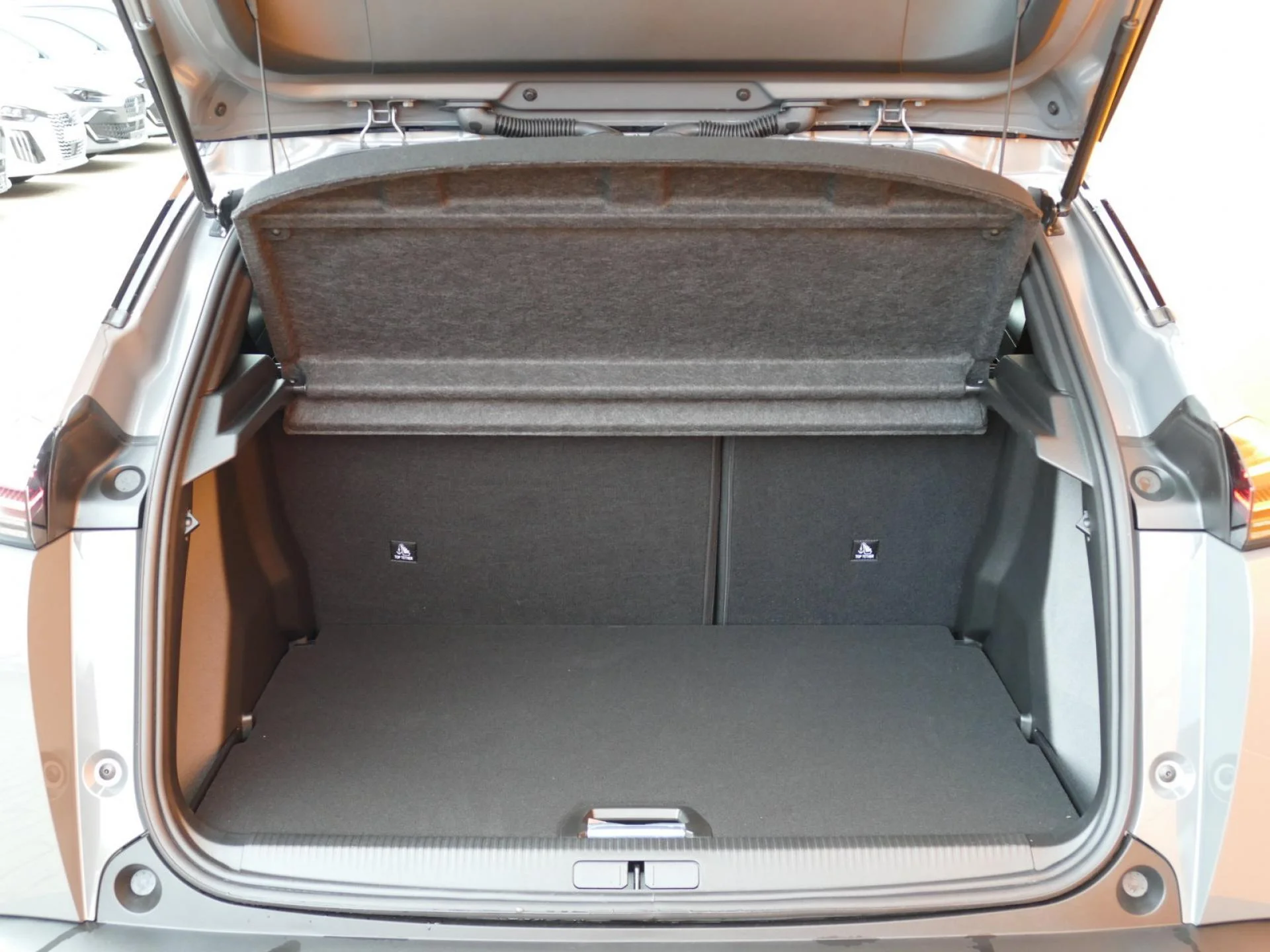 PEUGEOT 2008 - Miniature 8 sur 32 - Cliquer pour voir cette photo