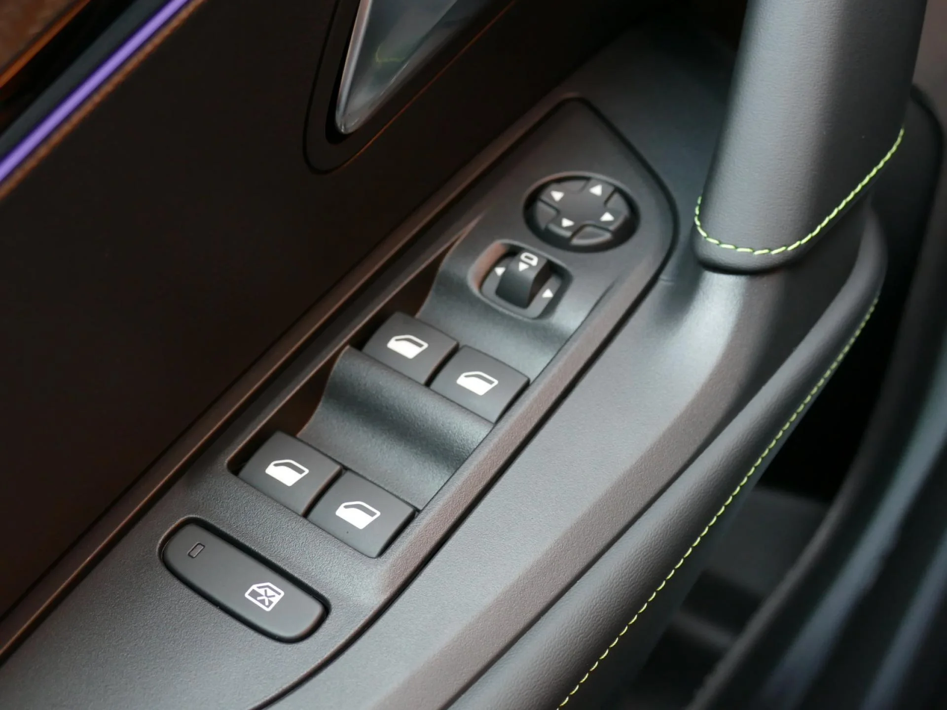 PEUGEOT 2008 - Miniature 25 sur 36 - Cliquer pour voir cette photo