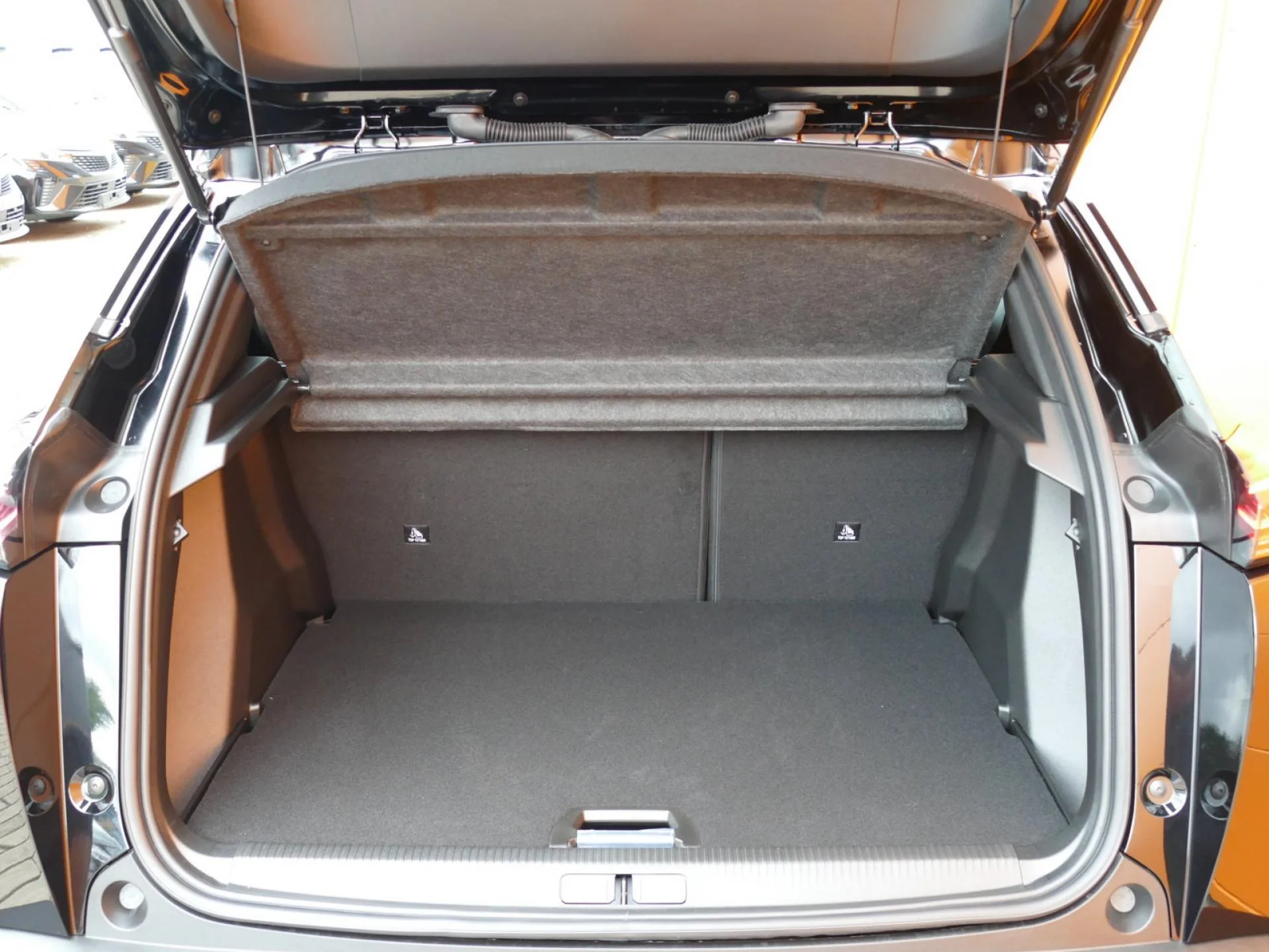 PEUGEOT 2008 - Miniature 8 sur 36 - Cliquer pour voir cette photo