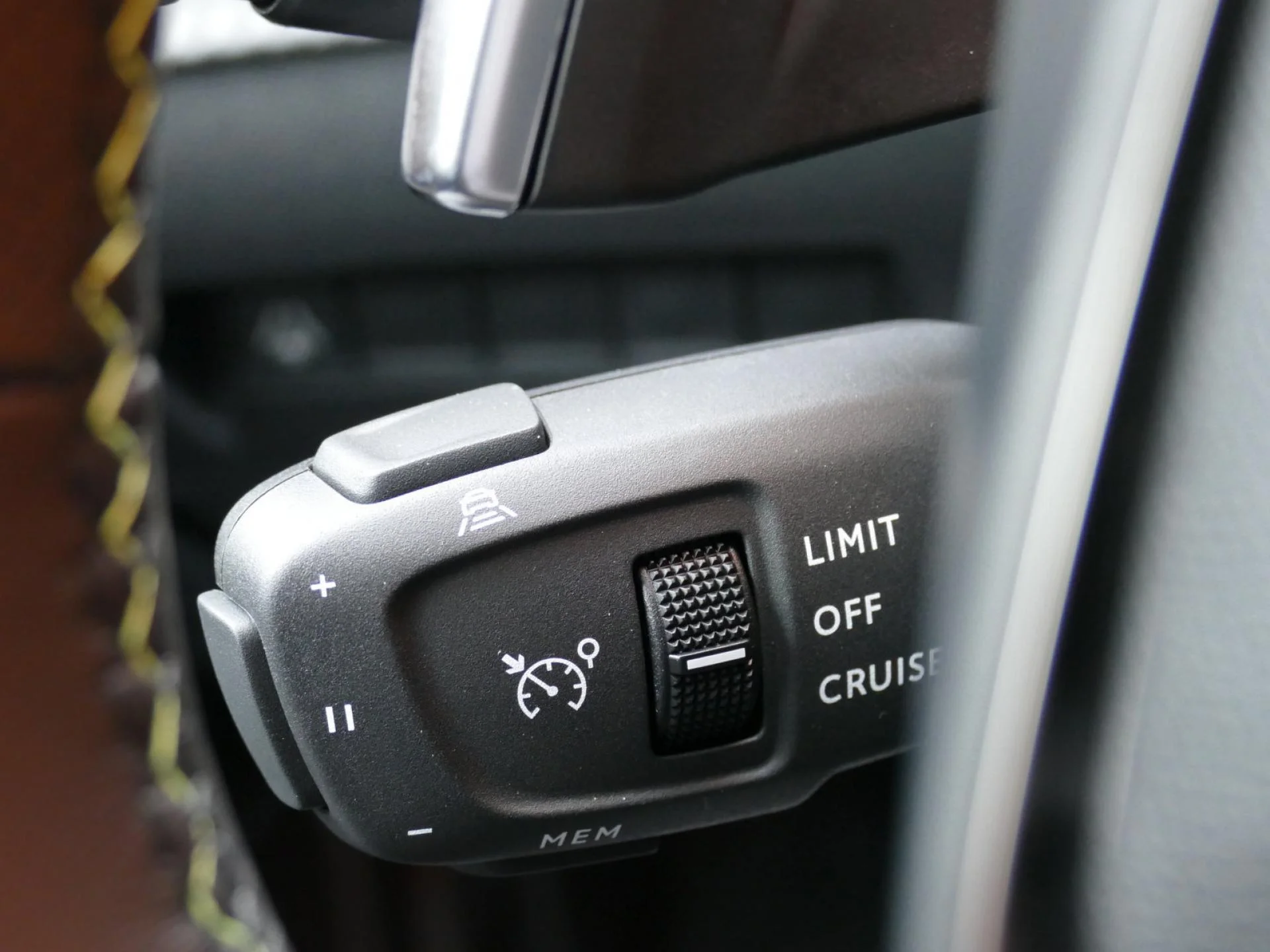 PEUGEOT 2008 - Miniature 26 sur 36 - Cliquer pour voir cette photo