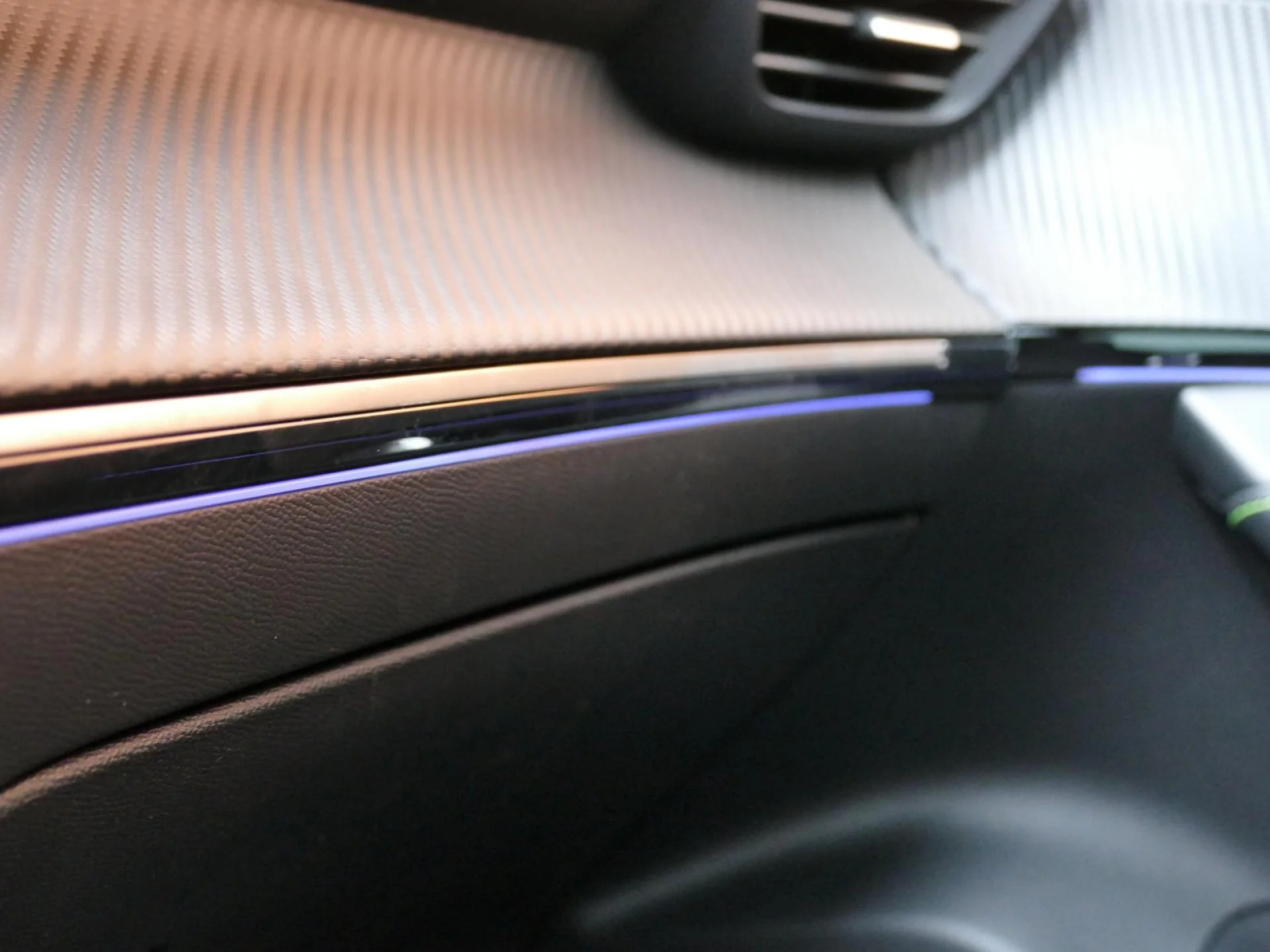 PEUGEOT 2008 - Miniature 23 sur 37 - Cliquer pour voir cette photo