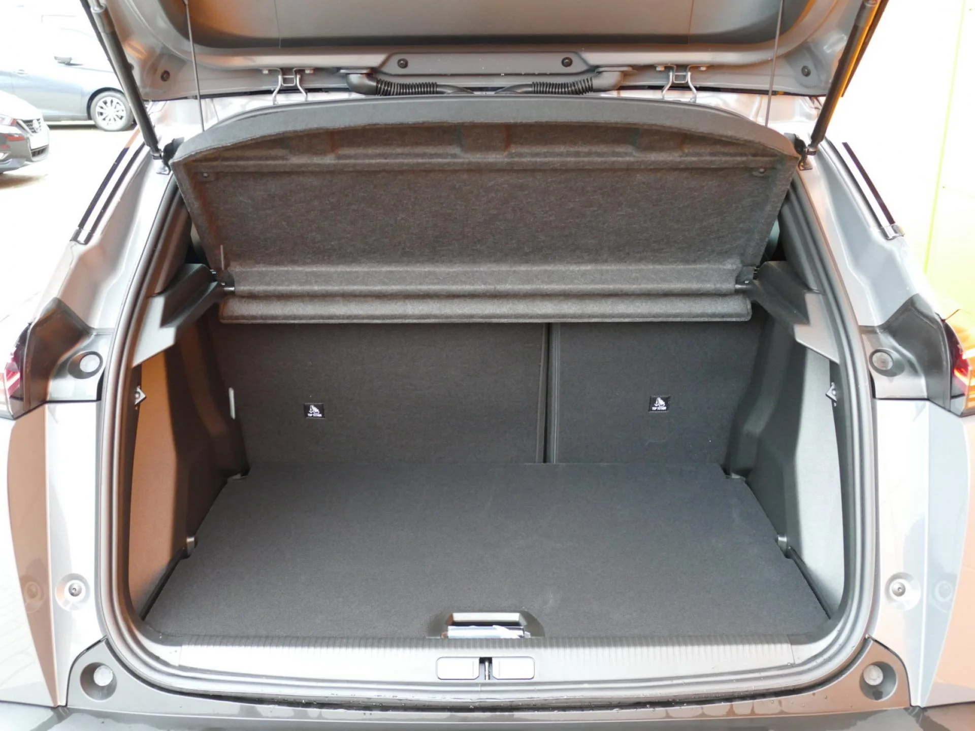 PEUGEOT 2008 - Miniature 8 sur 37 - Cliquer pour voir cette photo