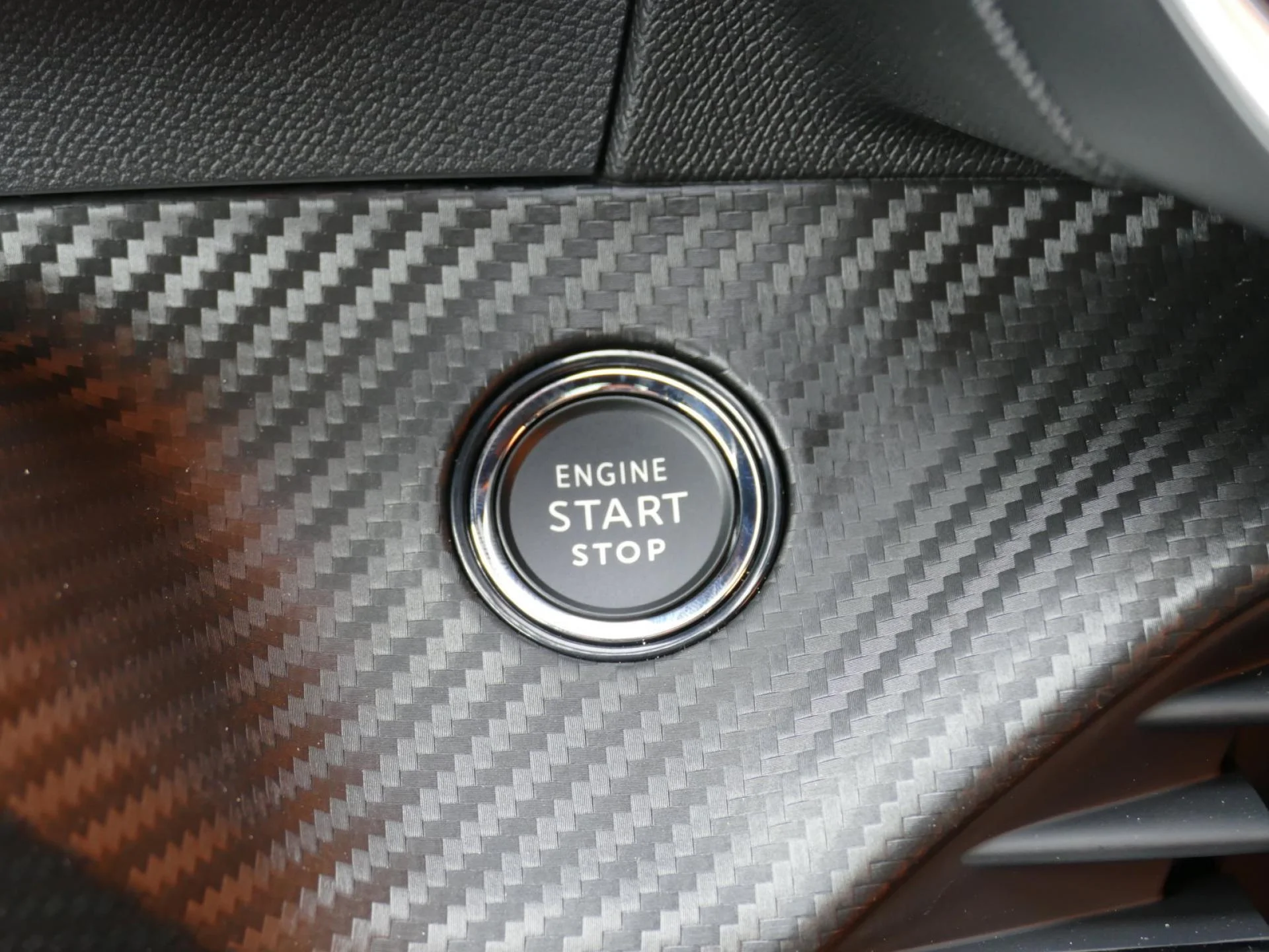 PEUGEOT 2008 - Miniature 20 sur 34 - Cliquer pour voir cette photo