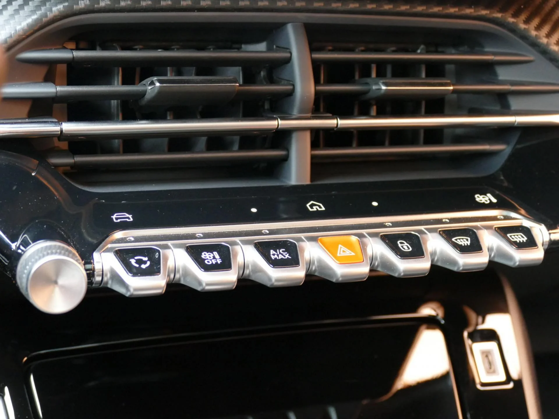 PEUGEOT 2008 - Miniature 16 sur 34 - Cliquer pour voir cette photo