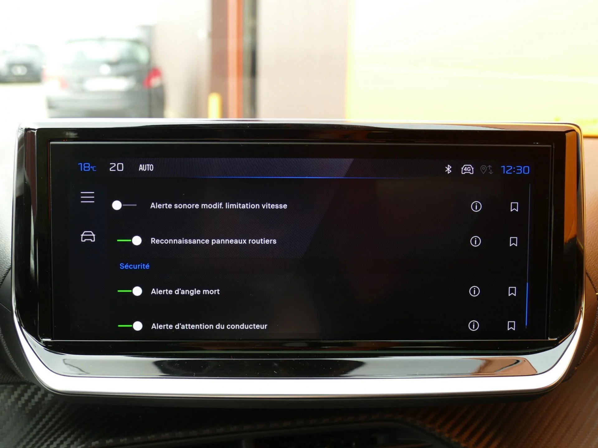 PEUGEOT 2008 - Miniature 12 sur 34 - Cliquer pour voir cette photo