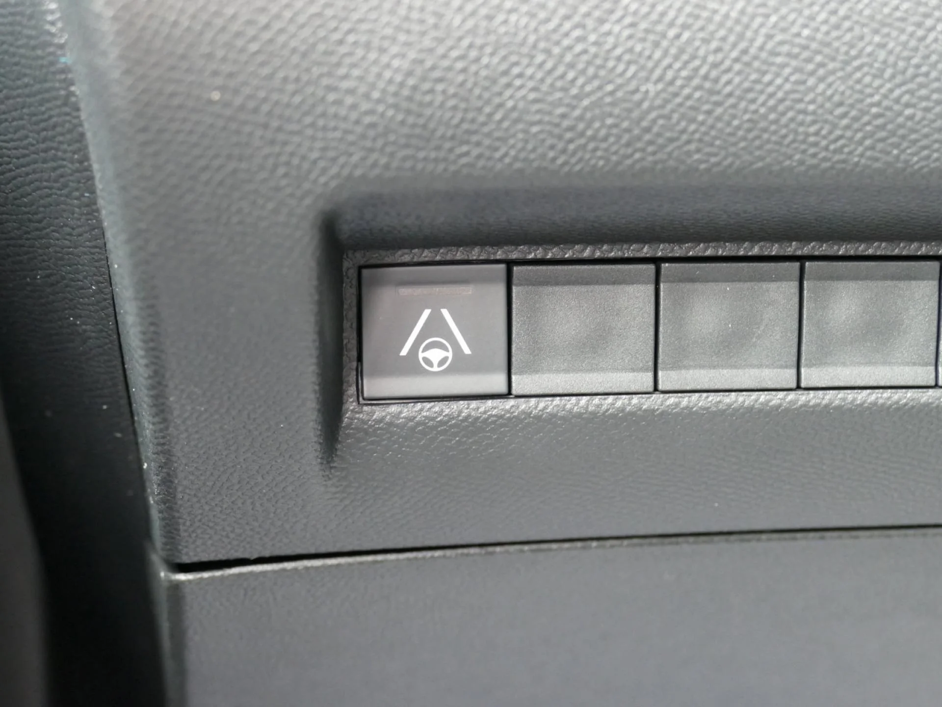 PEUGEOT 2008 - Miniature 21 sur 34 - Cliquer pour voir cette photo