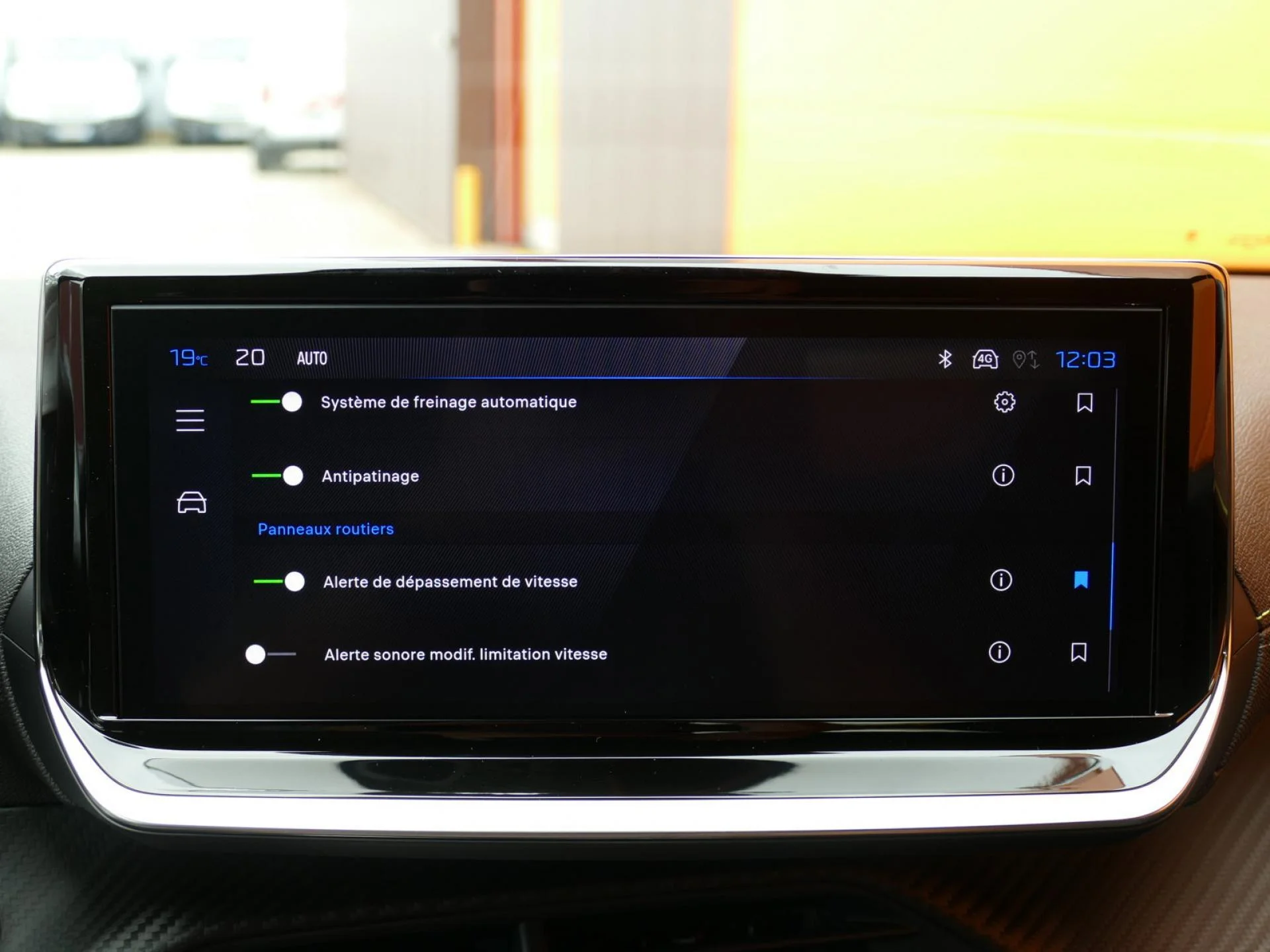 PEUGEOT 2008 - Miniature 12 sur 36 - Cliquer pour voir cette photo