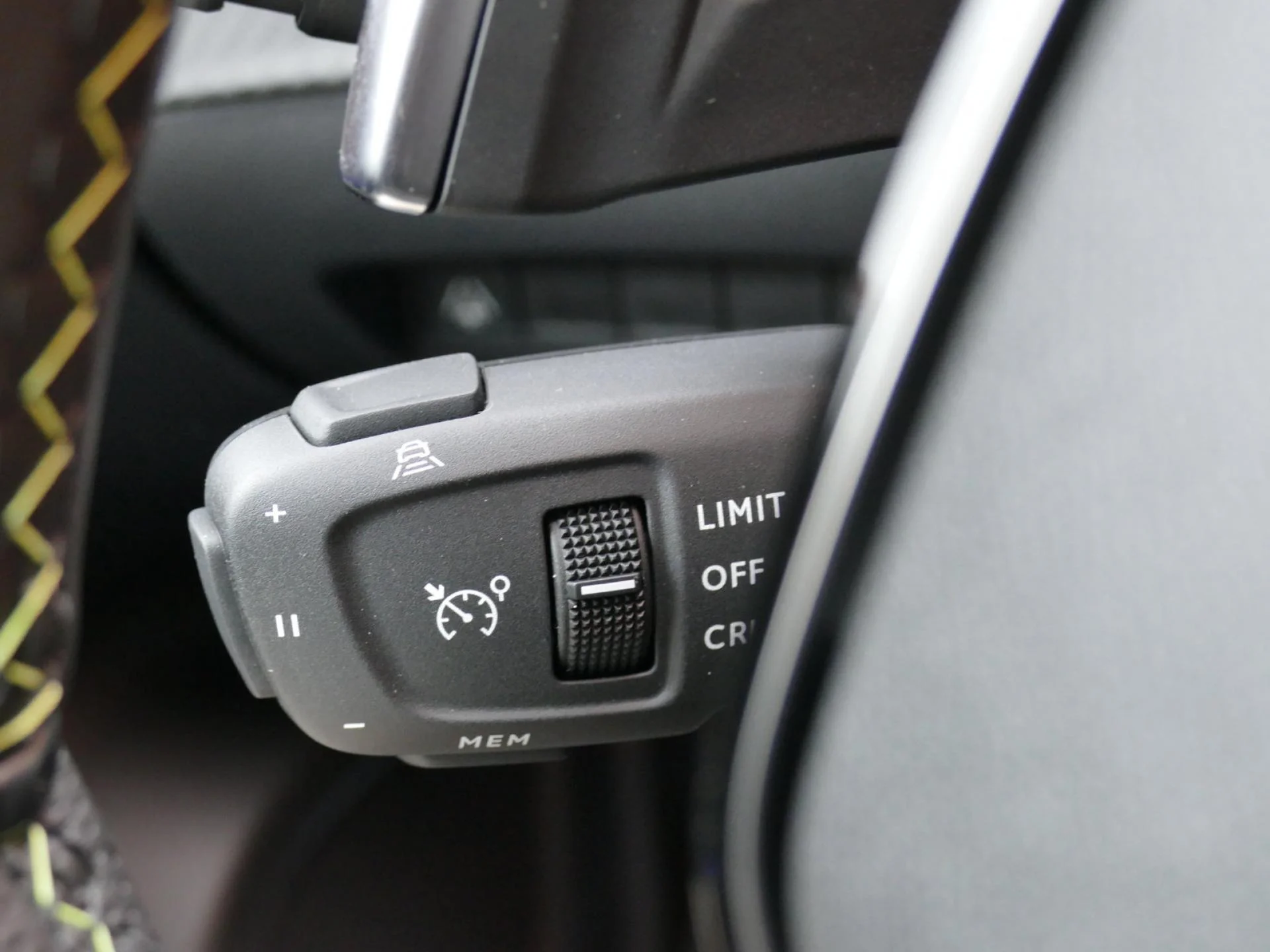 PEUGEOT 2008 - Miniature 27 sur 37 - Cliquer pour voir cette photo