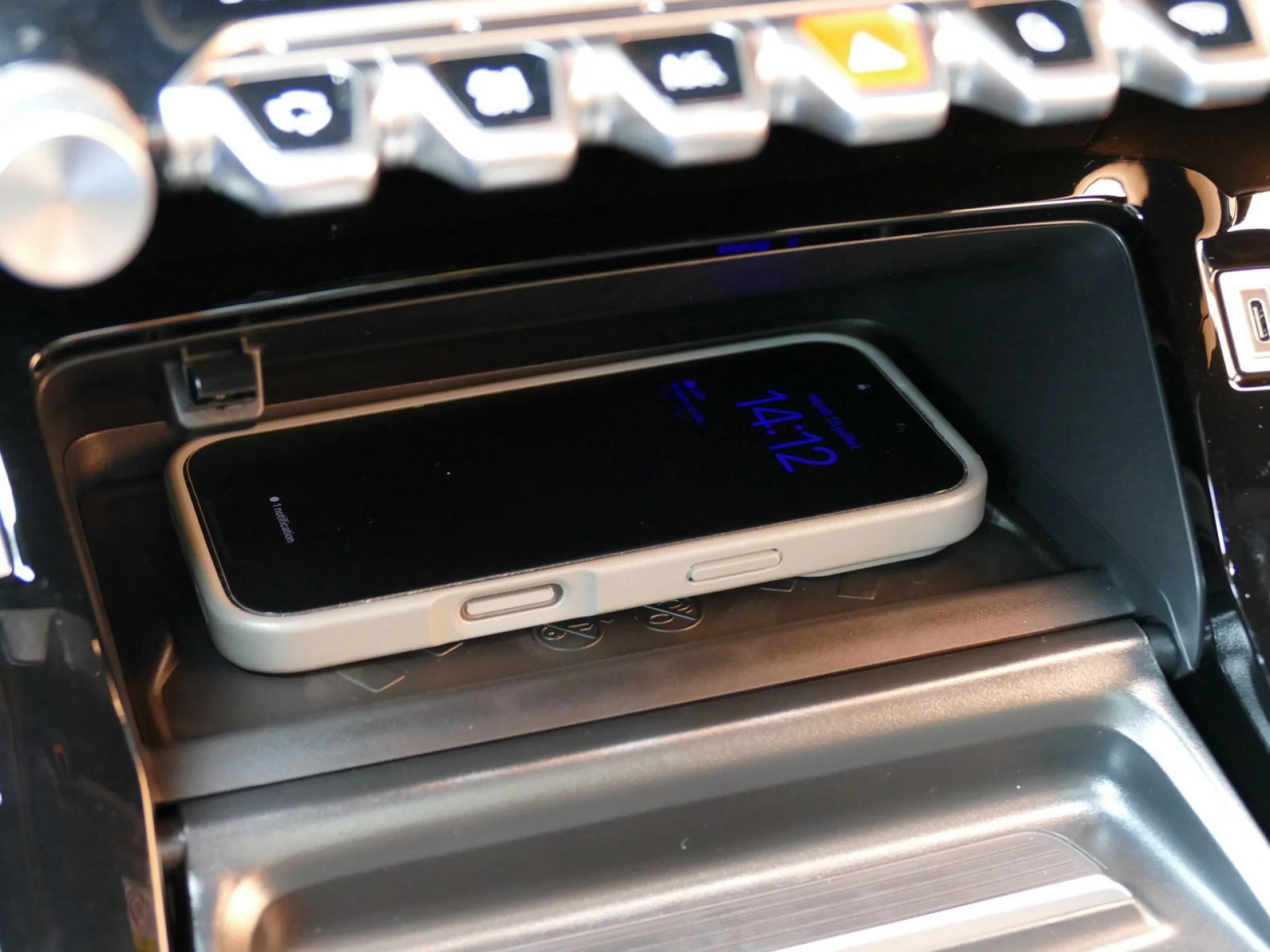 PEUGEOT 2008 - Miniature 23 sur 31 - Cliquer pour voir cette photo