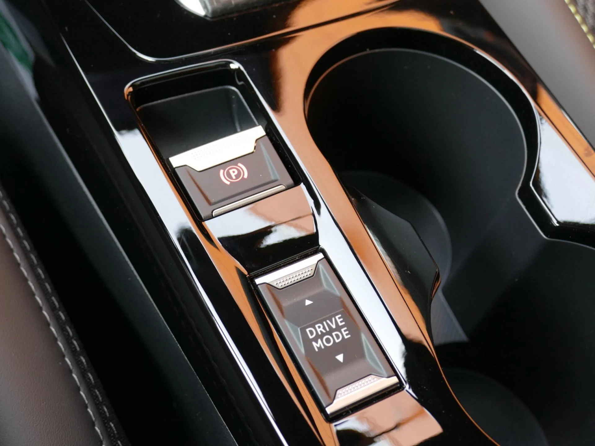 PEUGEOT 2008 - Miniature 19 sur 34 - Cliquer pour voir cette photo