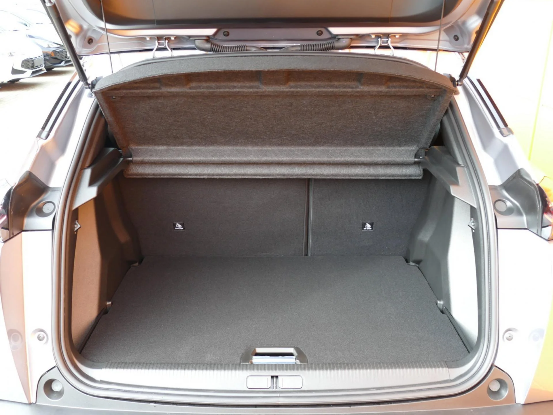 PEUGEOT 2008 - Miniature 8 sur 34 - Cliquer pour voir cette photo