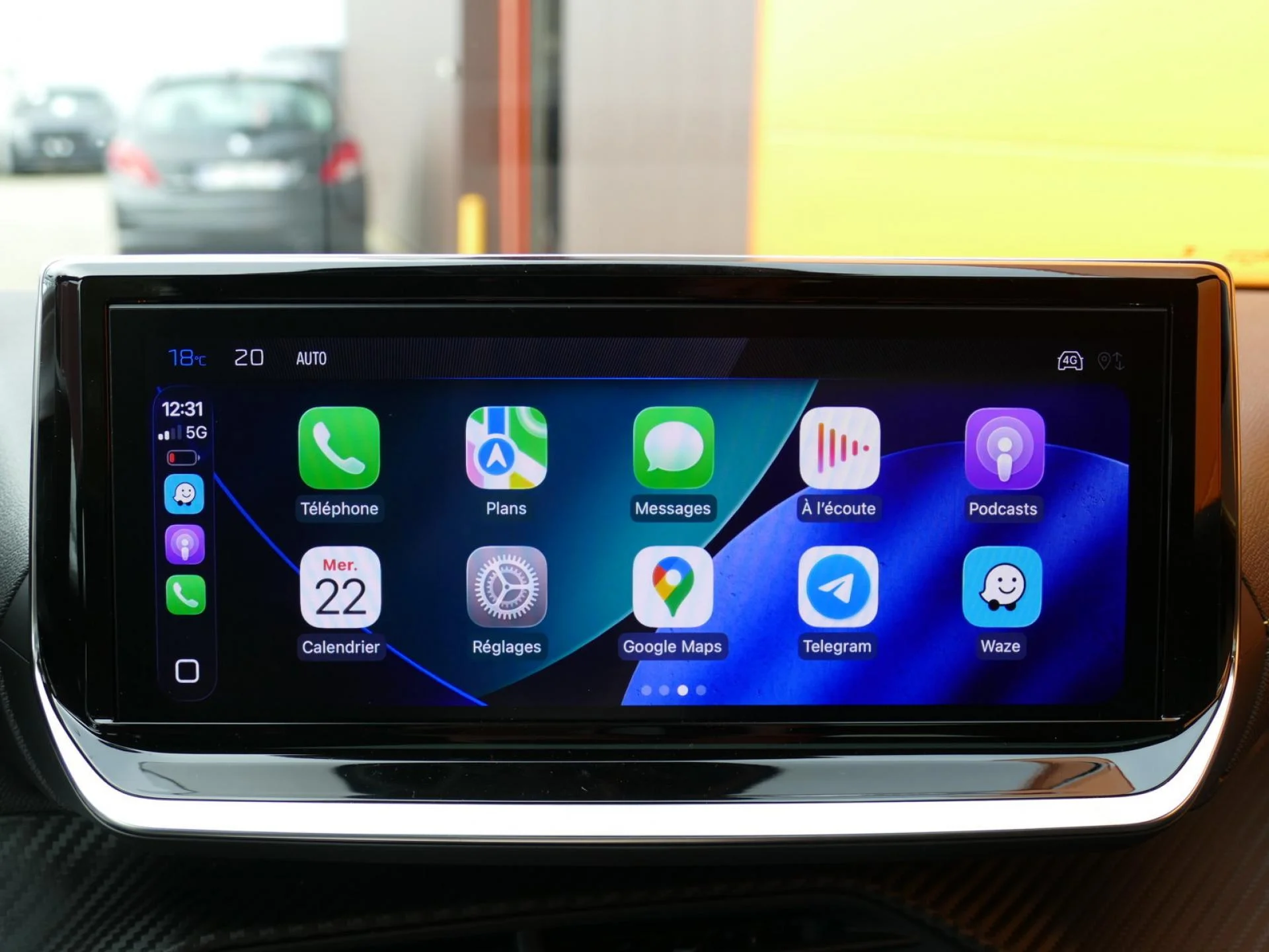 PEUGEOT 2008 - Miniature 13 sur 34 - Cliquer pour voir cette photo