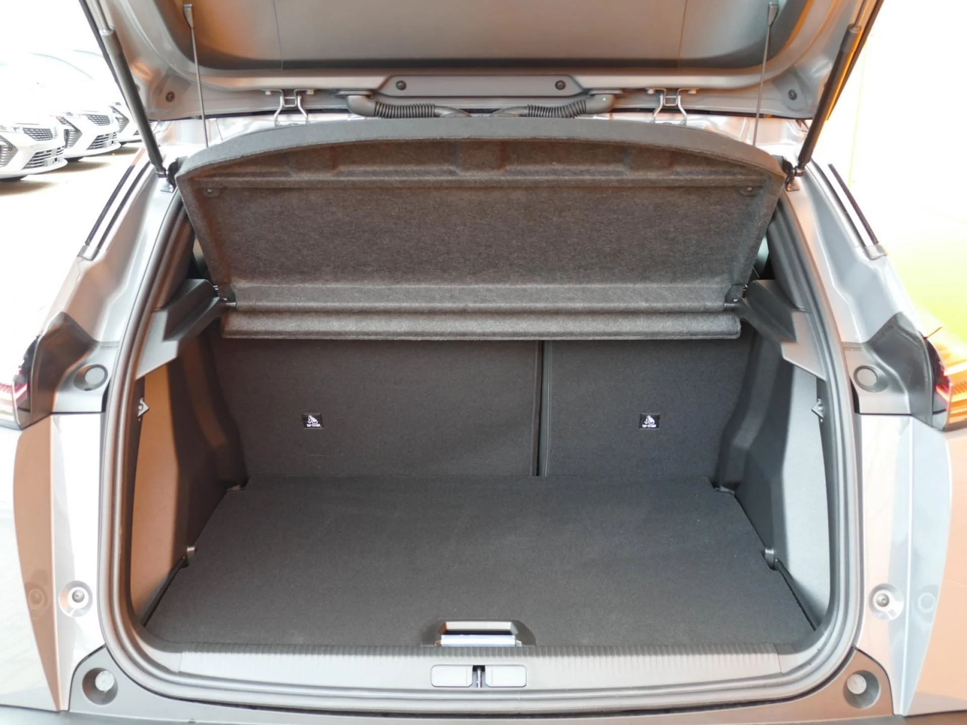 PEUGEOT 2008 - Miniature 10 sur 31 - Cliquer pour voir cette photo
