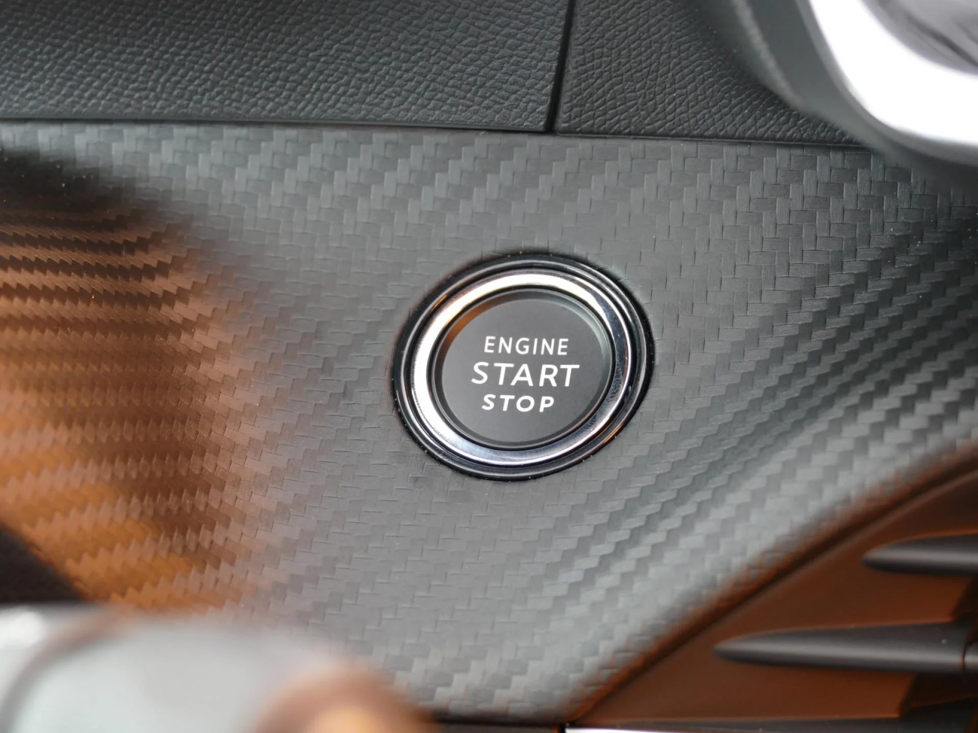 PEUGEOT 208 - Miniature 21 sur 35 - Cliquer pour voir cette photo