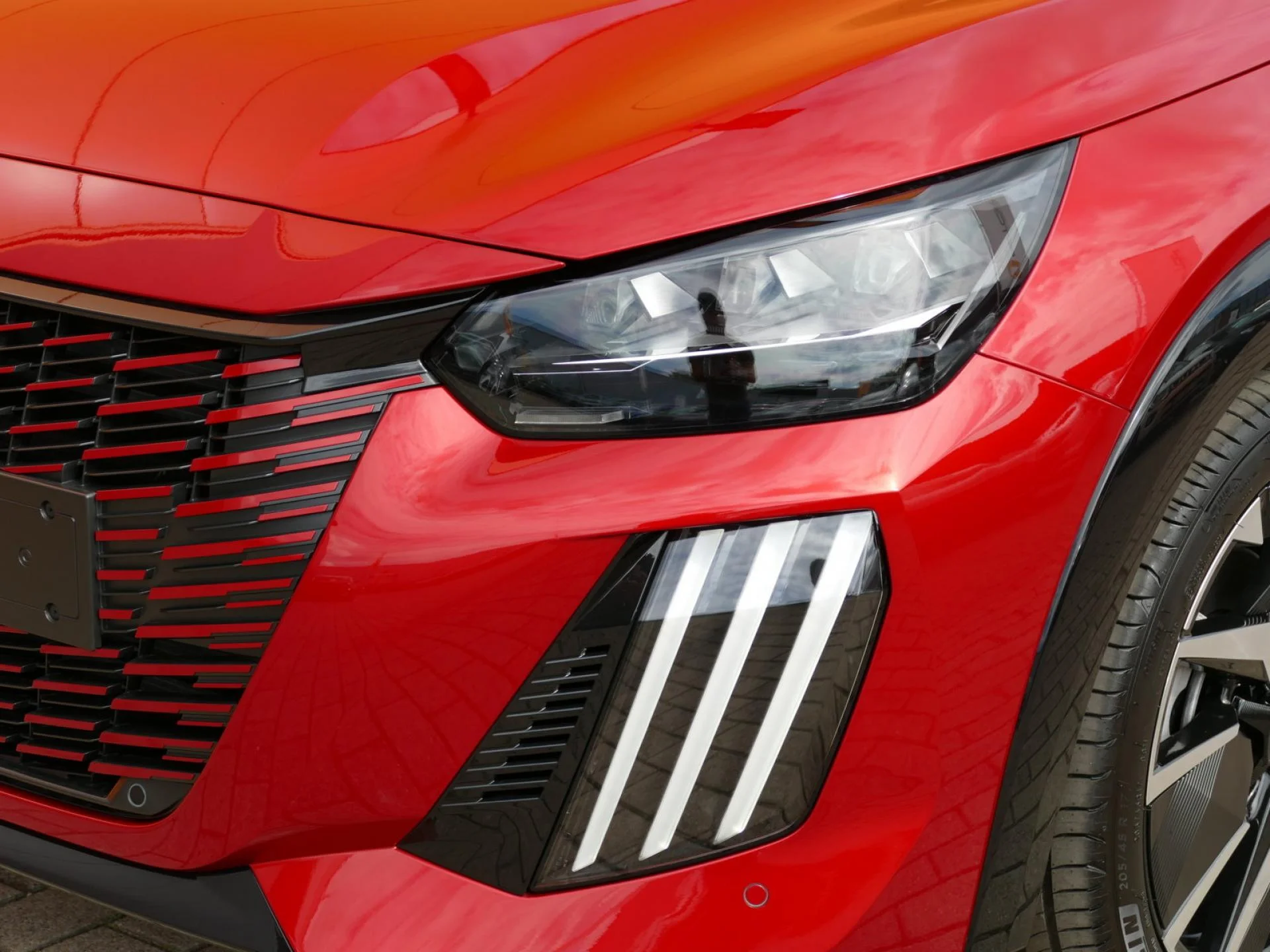 PEUGEOT 208 - Miniature 32 sur 35 - Cliquer pour voir cette photo