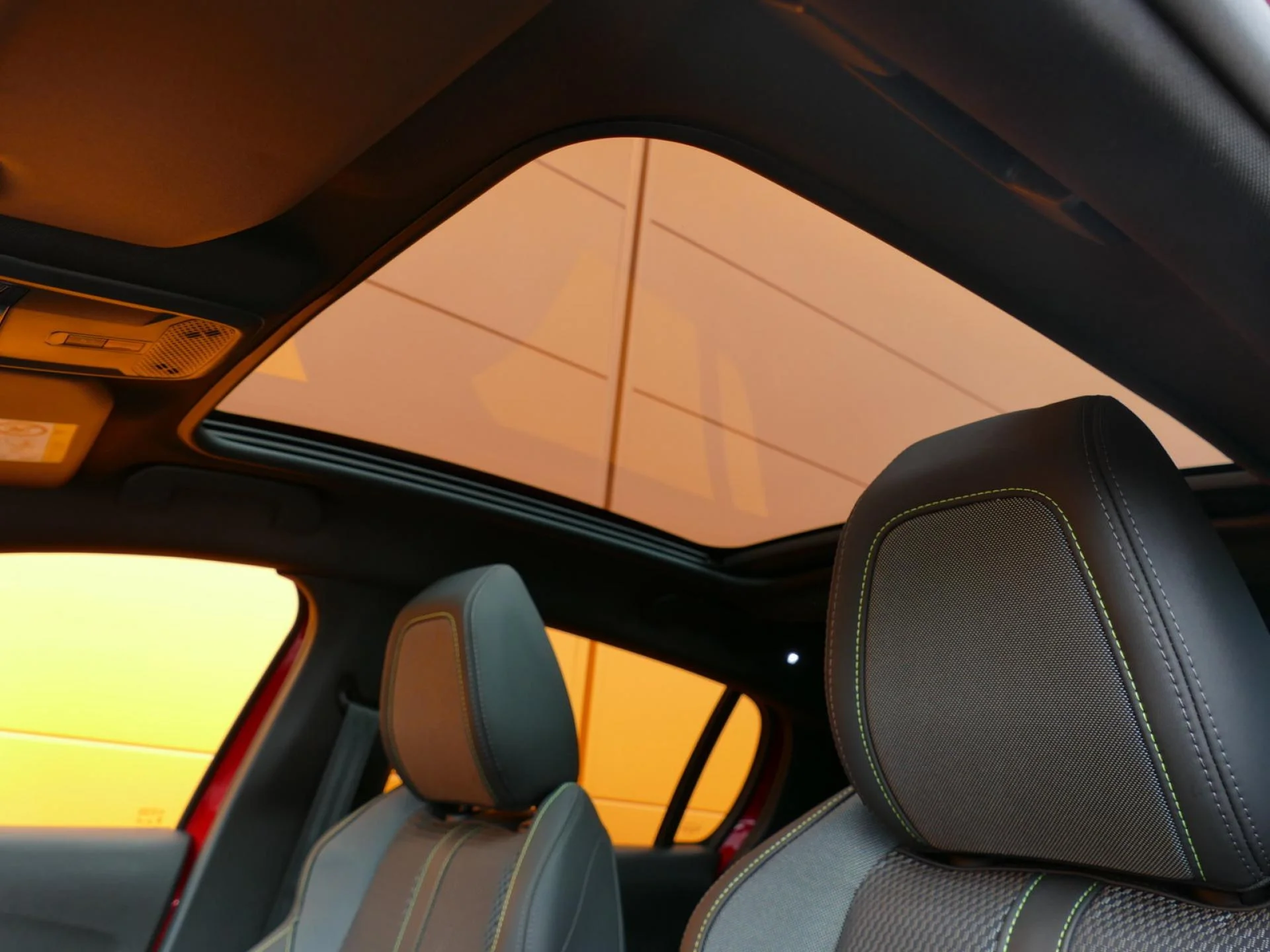 PEUGEOT 208 - Miniature 29 sur 35 - Cliquer pour voir cette photo
