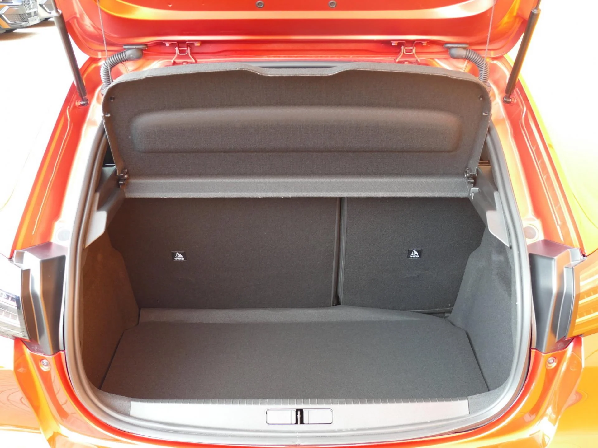 PEUGEOT 208 - Miniature 9 sur 35 - Cliquer pour voir cette photo
