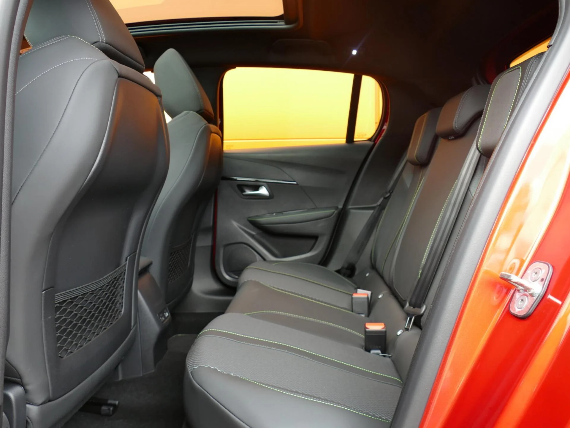 PEUGEOT 208 - Miniature 8 sur 35 - Cliquer pour voir cette photo