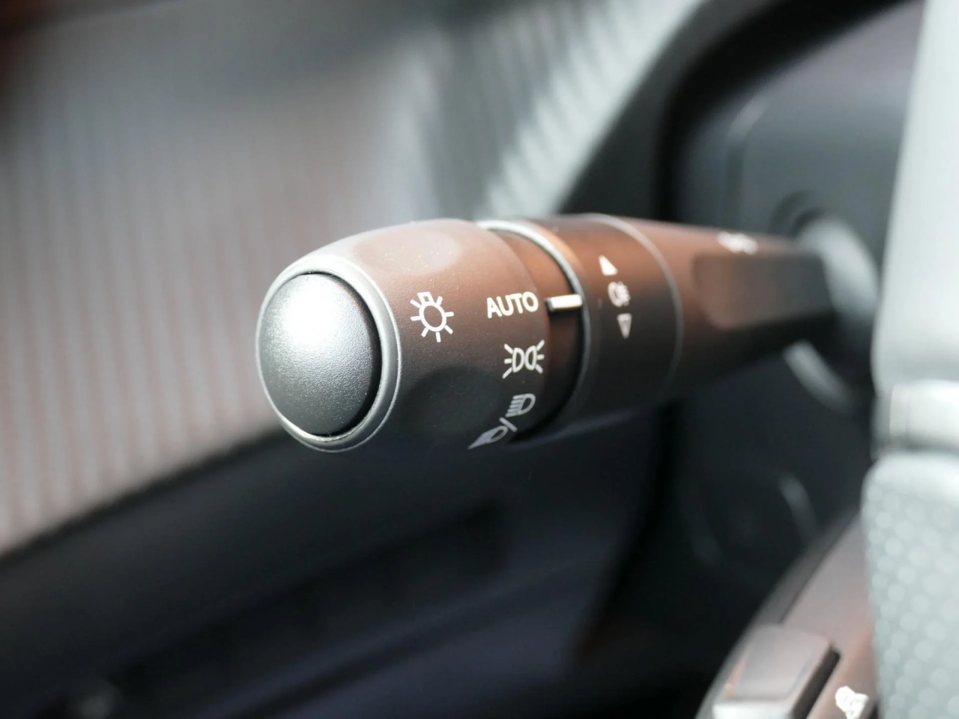 PEUGEOT 208 - Miniature 25 sur 35 - Cliquer pour voir cette photo