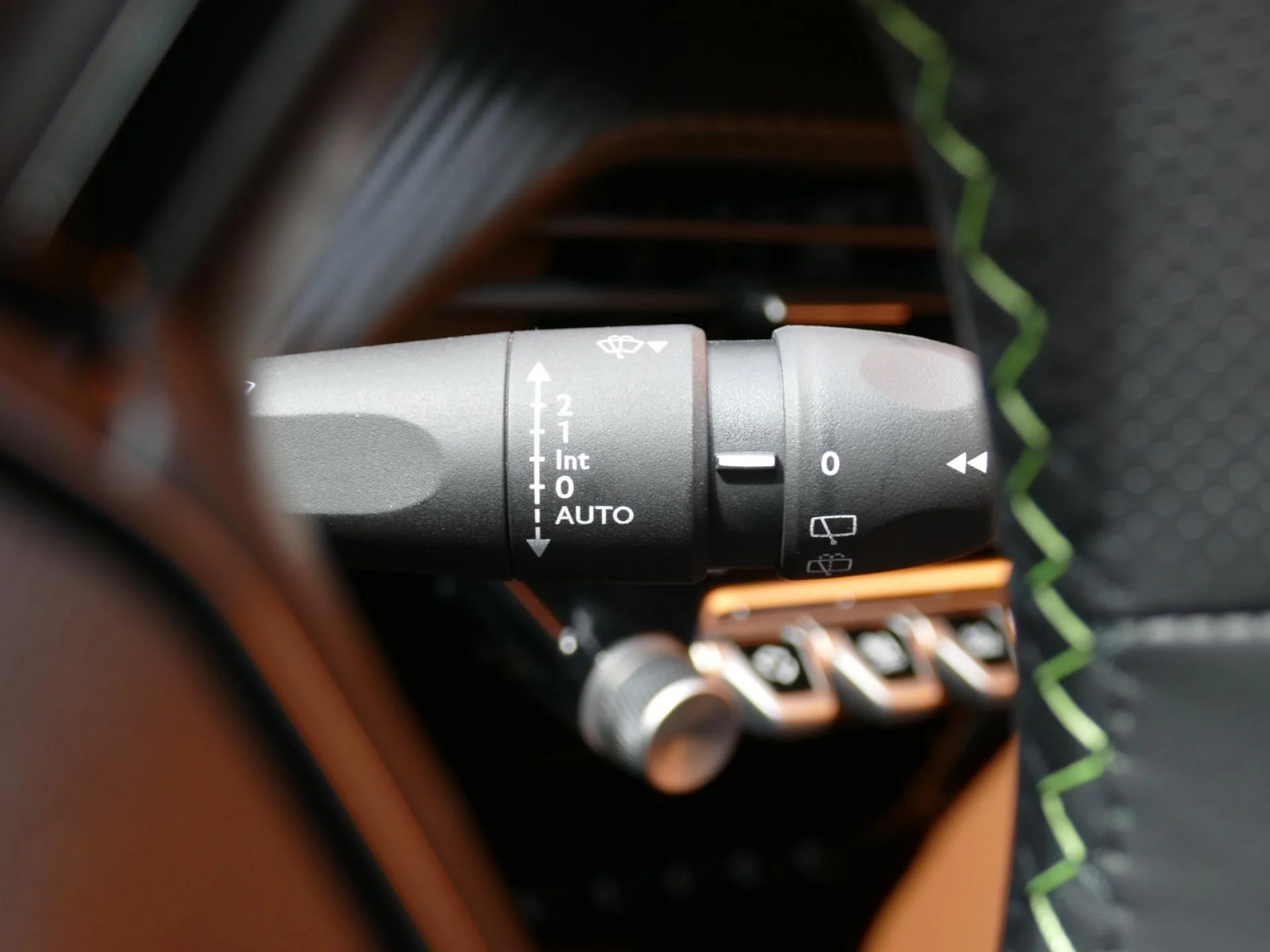PEUGEOT 208 - Miniature 27 sur 35 - Cliquer pour voir cette photo
