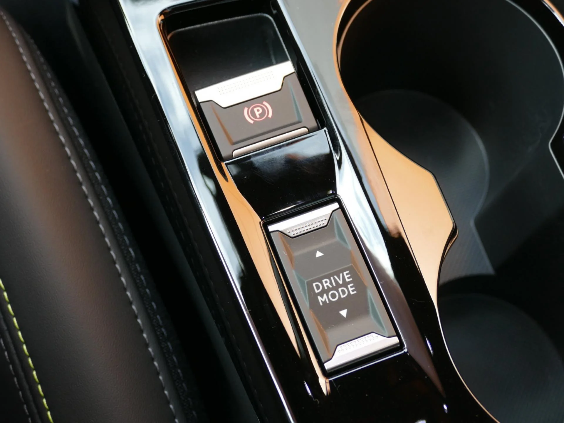 PEUGEOT 208 - Miniature 19 sur 35 - Cliquer pour voir cette photo