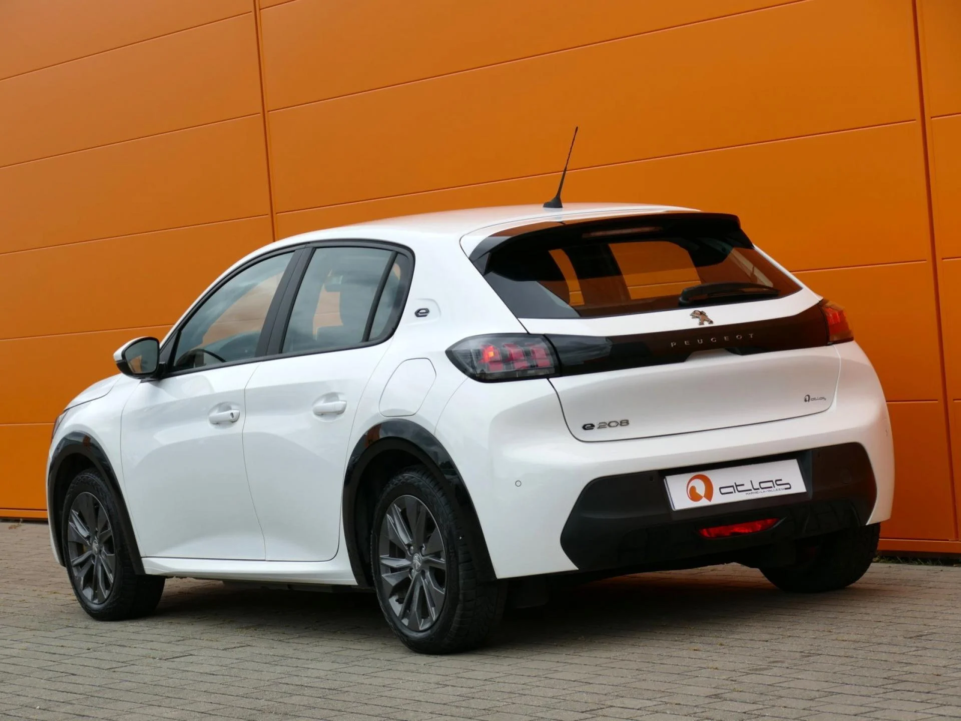 PEUGEOT 208 - Miniature 4 sur 32 - Cliquer pour voir cette photo
