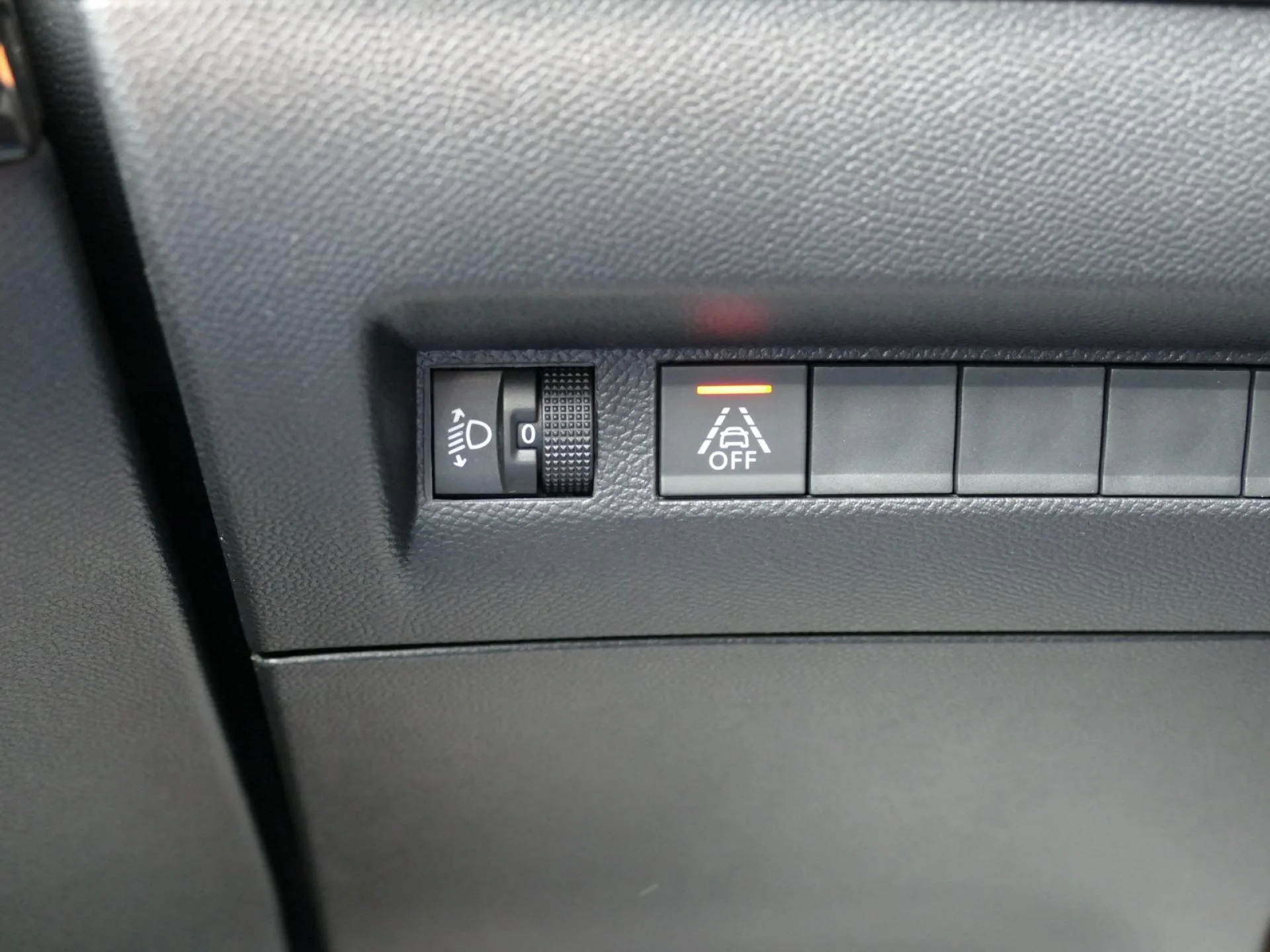 PEUGEOT 208 - Miniature 20 sur 32 - Cliquer pour voir cette photo