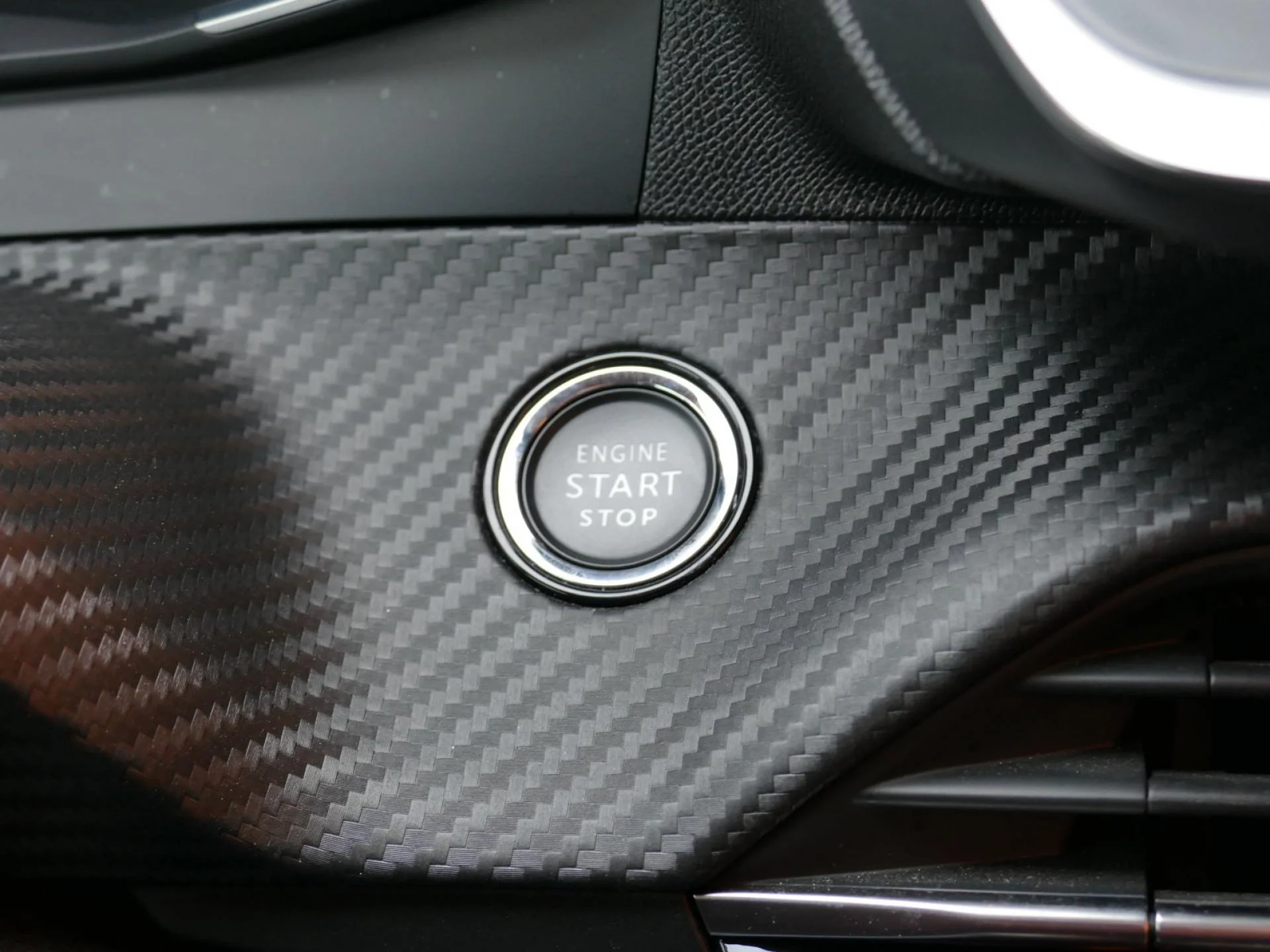 PEUGEOT 208 - Miniature 21 sur 32 - Cliquer pour voir cette photo