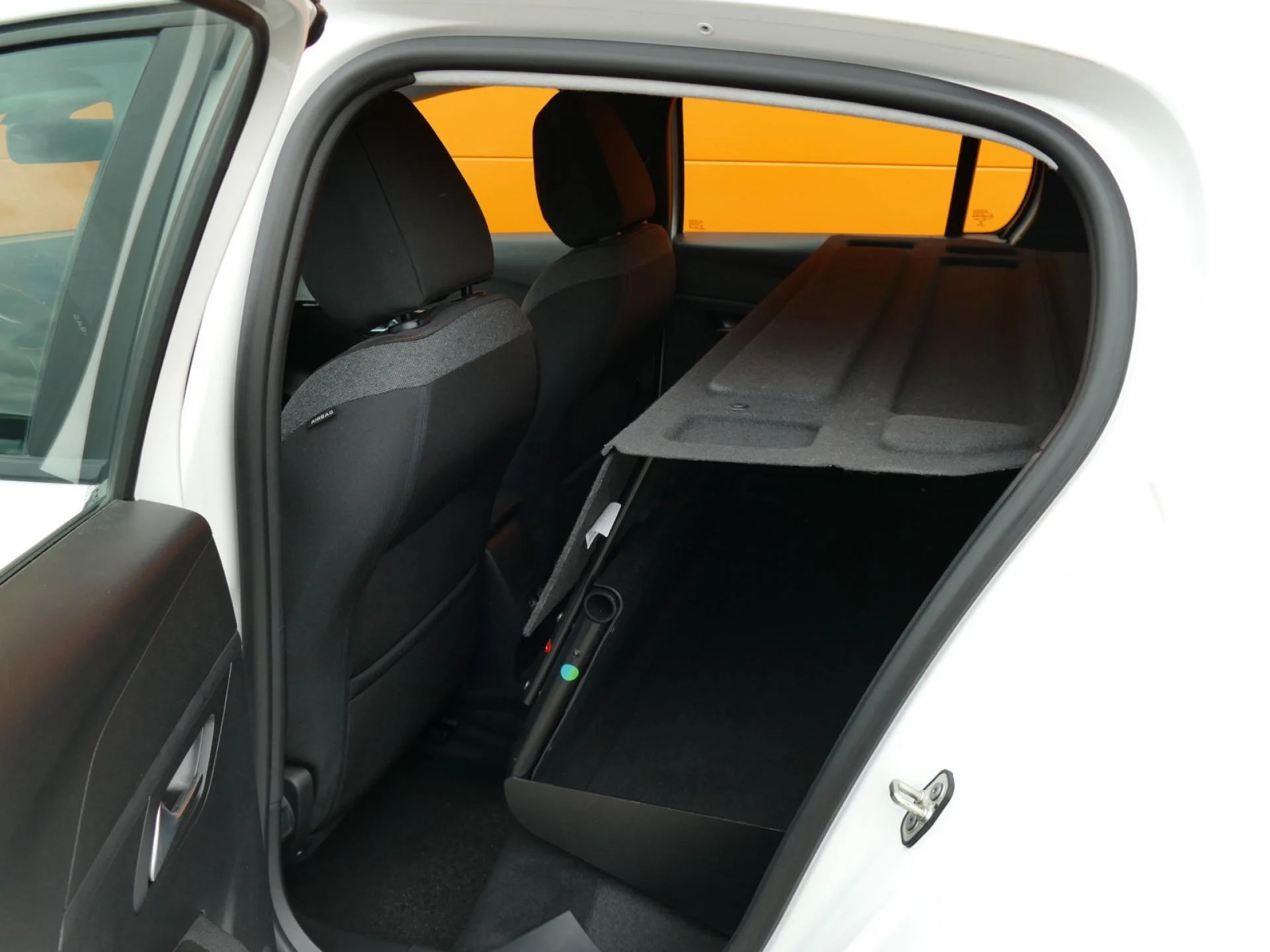 PEUGEOT 208 - Miniature 6 sur 32 - Cliquer pour voir cette photo