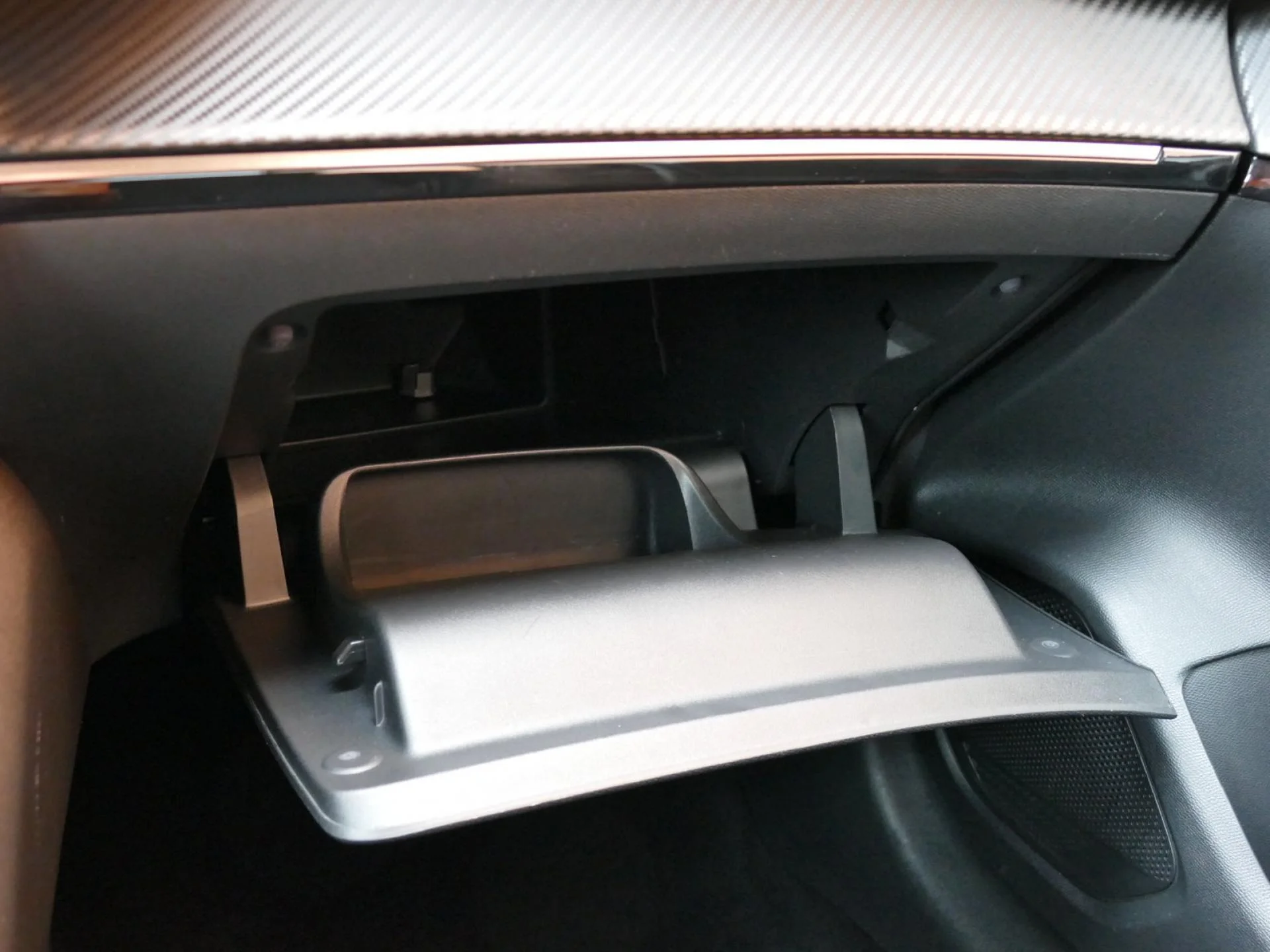 PEUGEOT 208 - Miniature 23 sur 32 - Cliquer pour voir cette photo