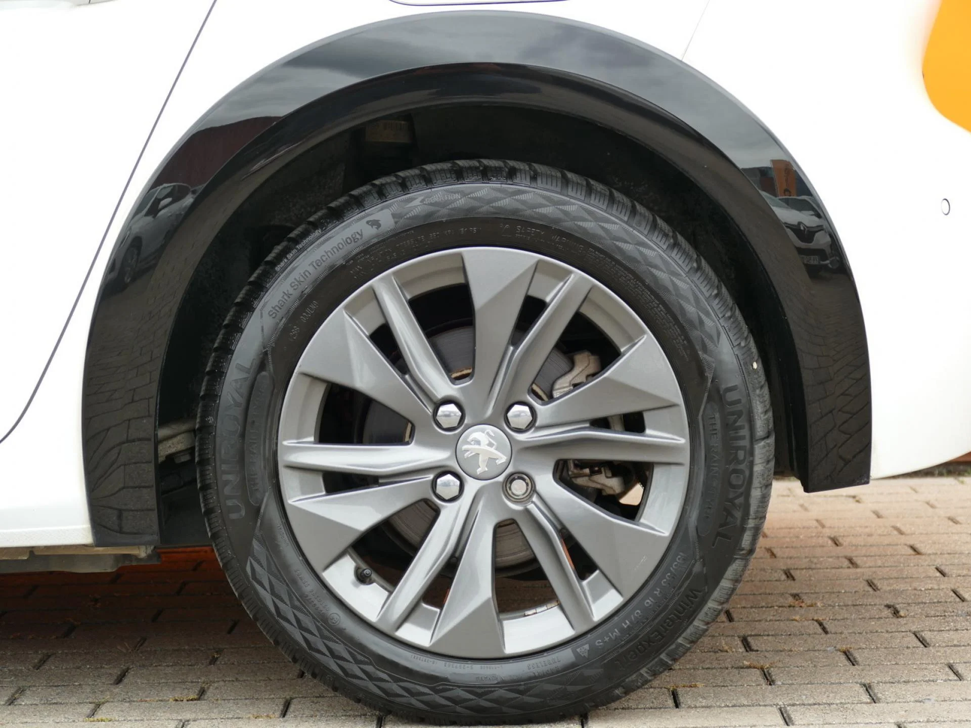 PEUGEOT 208 - Miniature 32 sur 32 - Cliquer pour voir cette photo