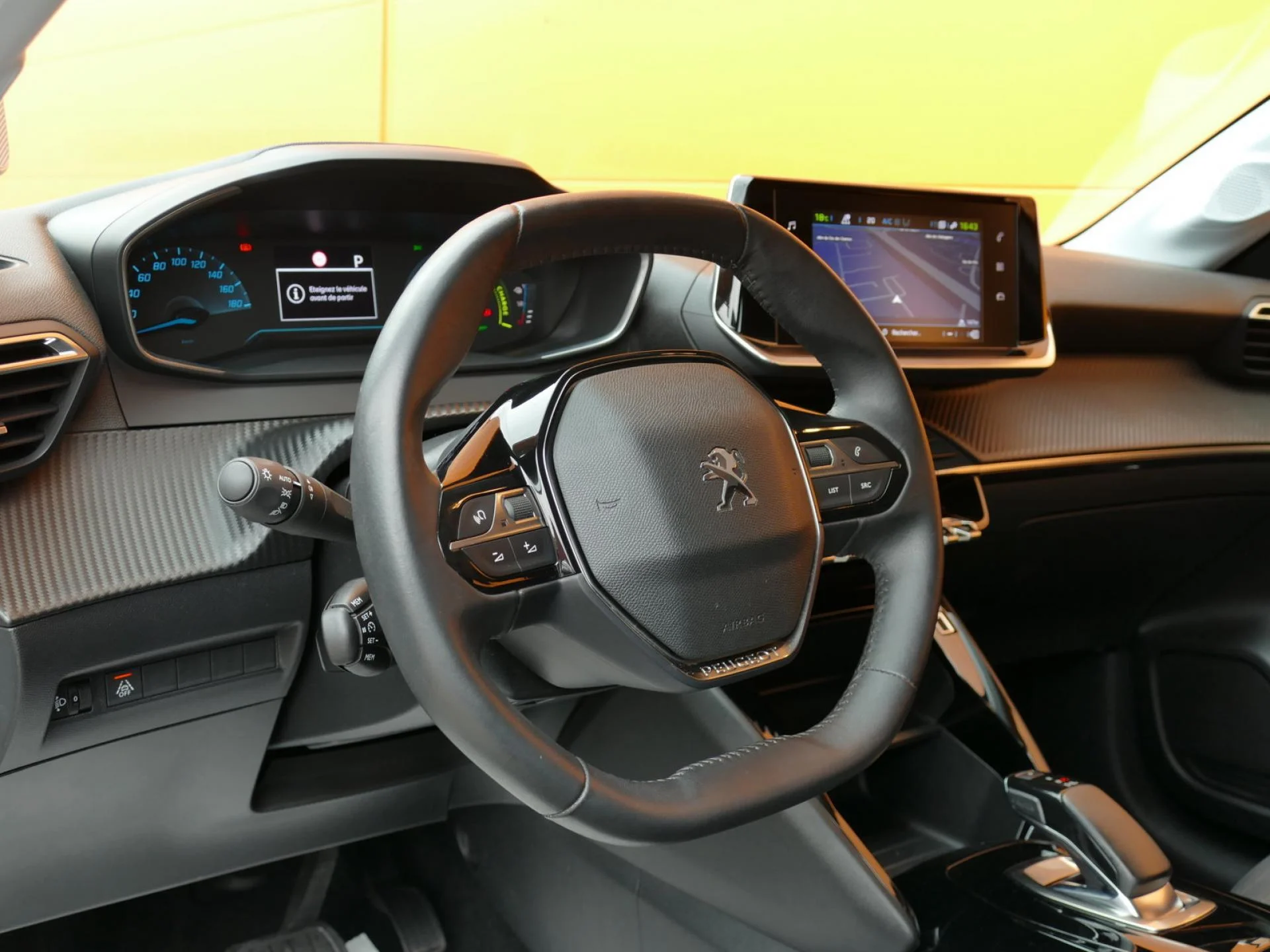 PEUGEOT 208 - Miniature 15 sur 32 - Cliquer pour voir cette photo
