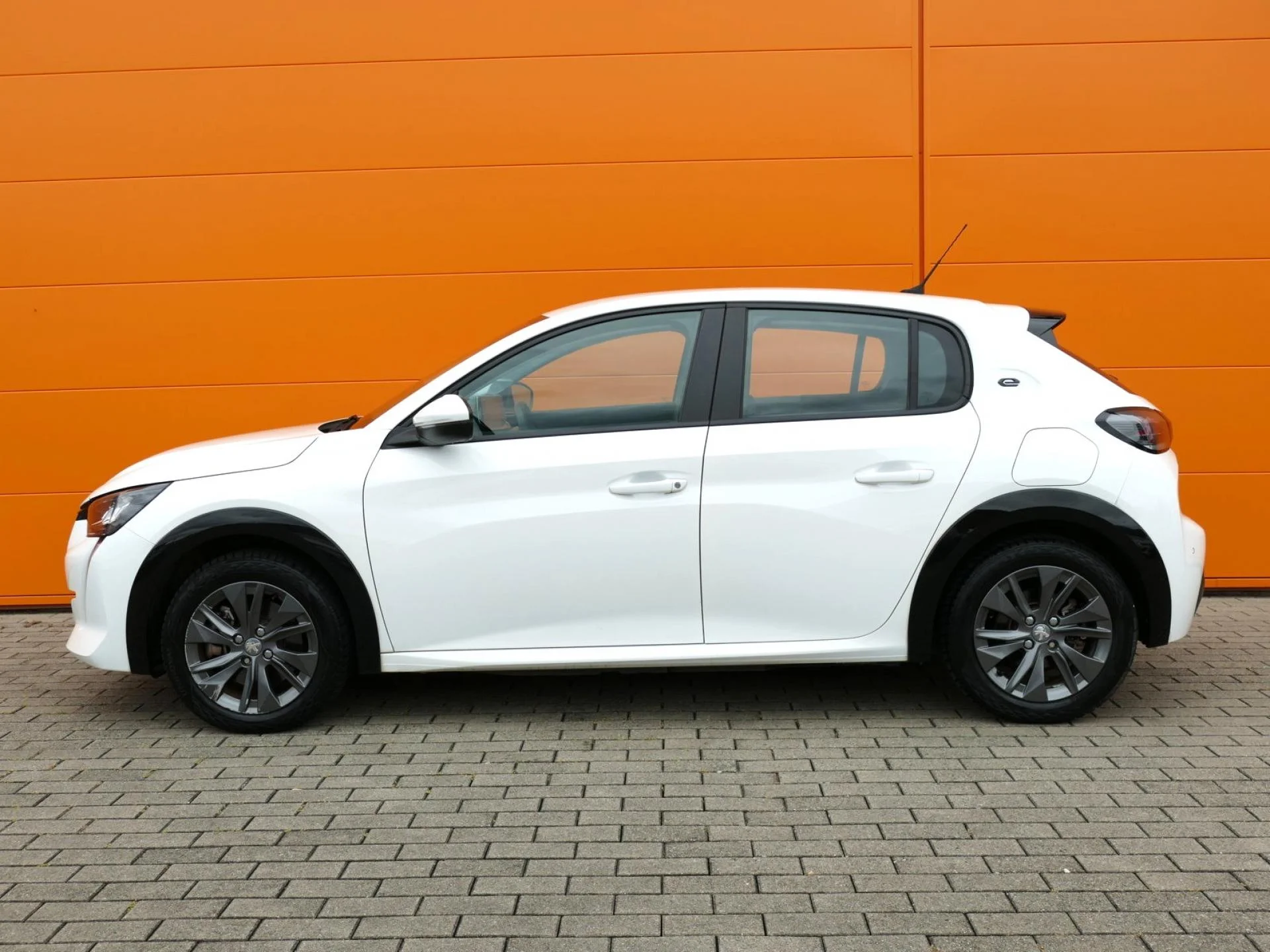 PEUGEOT 208 - Miniature 3 sur 32 - Cliquer pour voir cette photo