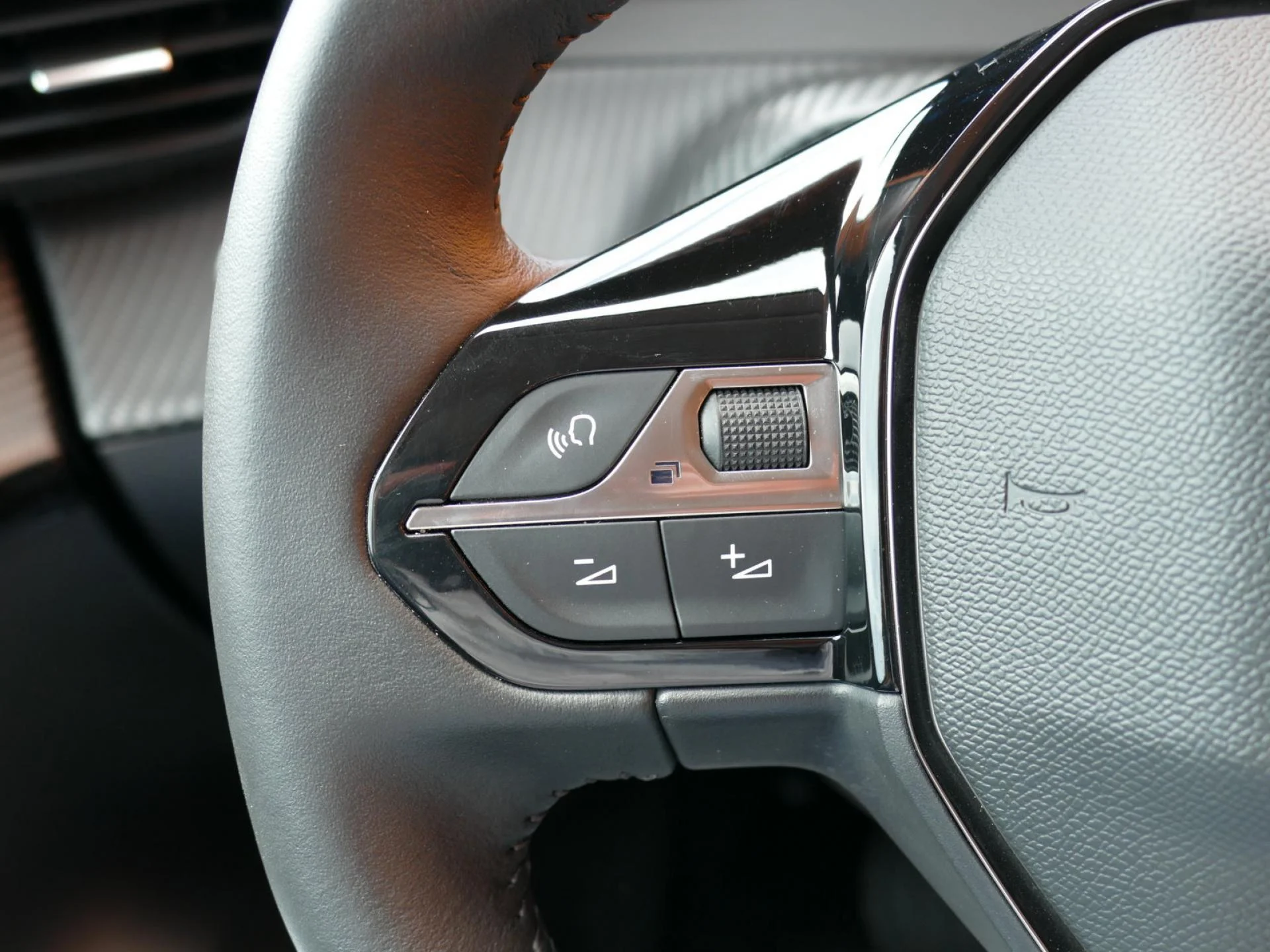 PEUGEOT 208 - Miniature 18 sur 32 - Cliquer pour voir cette photo