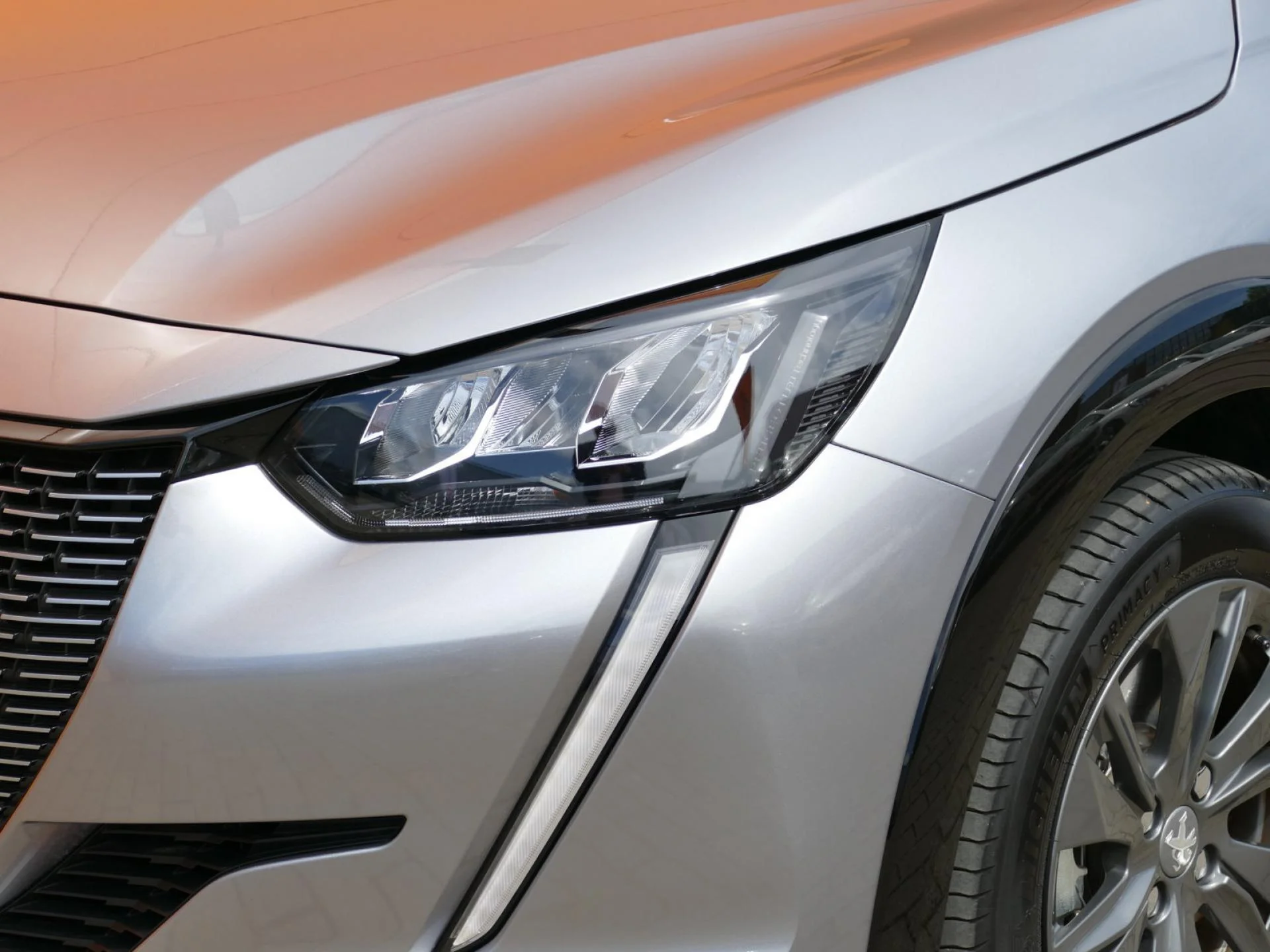 PEUGEOT 208 - Miniature 28 sur 32 - Cliquer pour voir cette photo